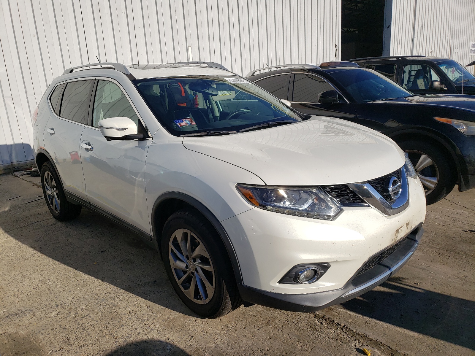 NISSAN ROGUE S 2015 with VIN 5N1AT2MV7FC875687 - Photo from auction