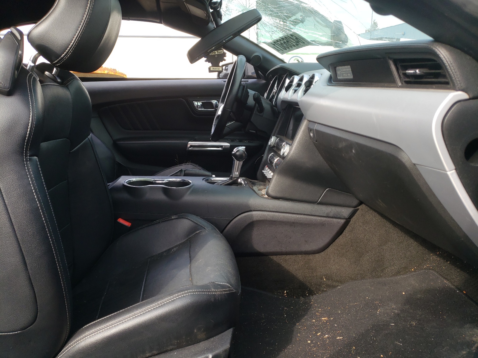 Photo 5 from auction – 2016 FORD MUSTANG with VIN 1FATP8UH6G5274460