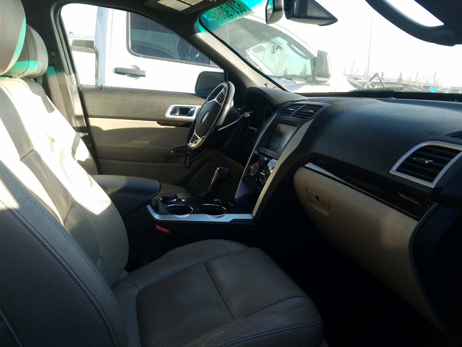 Photo 5 from auction – 2013 FORD EXPLORER L with VIN 1FM5K8F82DGA02692