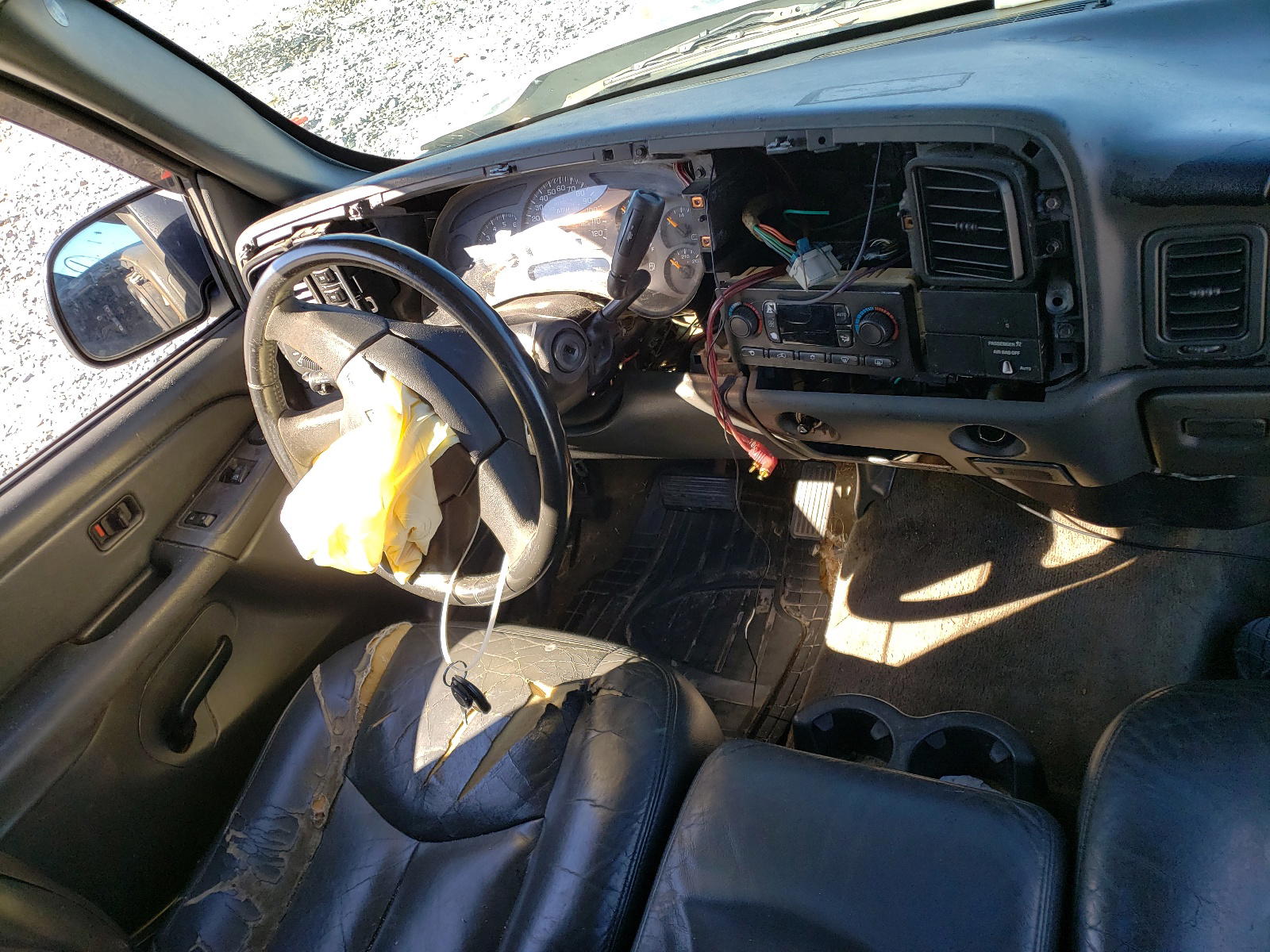 Photo 9 from auction – 2004 CHEVROLET SILVERADO with VIN 2GCEK19T641180405