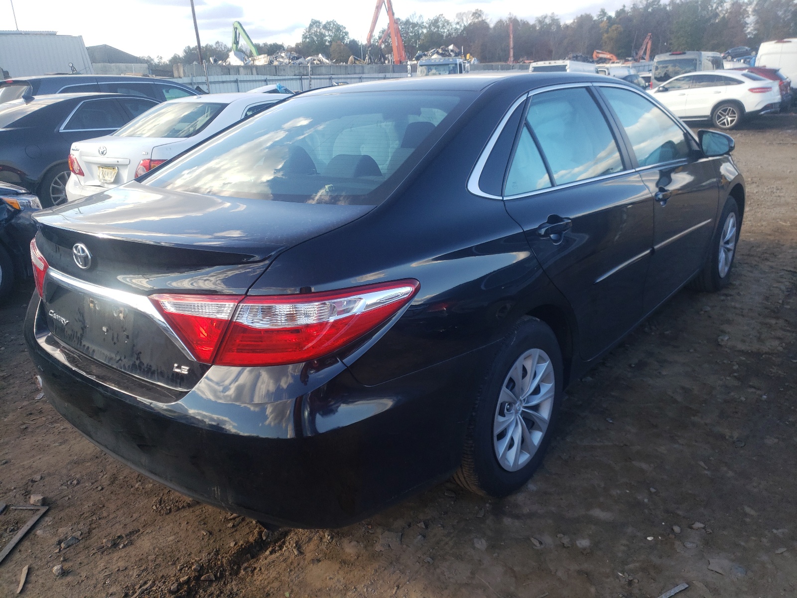 Photo 4 from auction – 2017 TOYOTA CAMRY LE with VIN 4T1BF1FK5HU756560