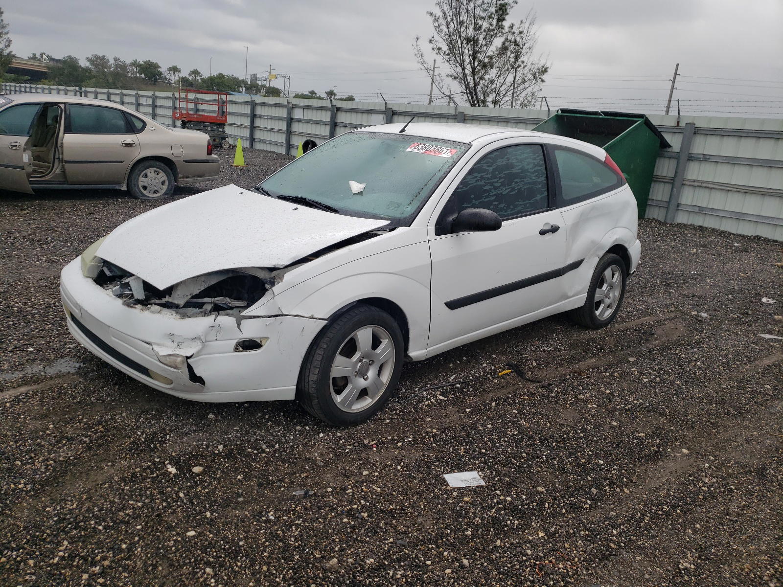 Photo 2 from auction – 2004 FORD FOCUS LX with VIN 3FAFP313X4R117807