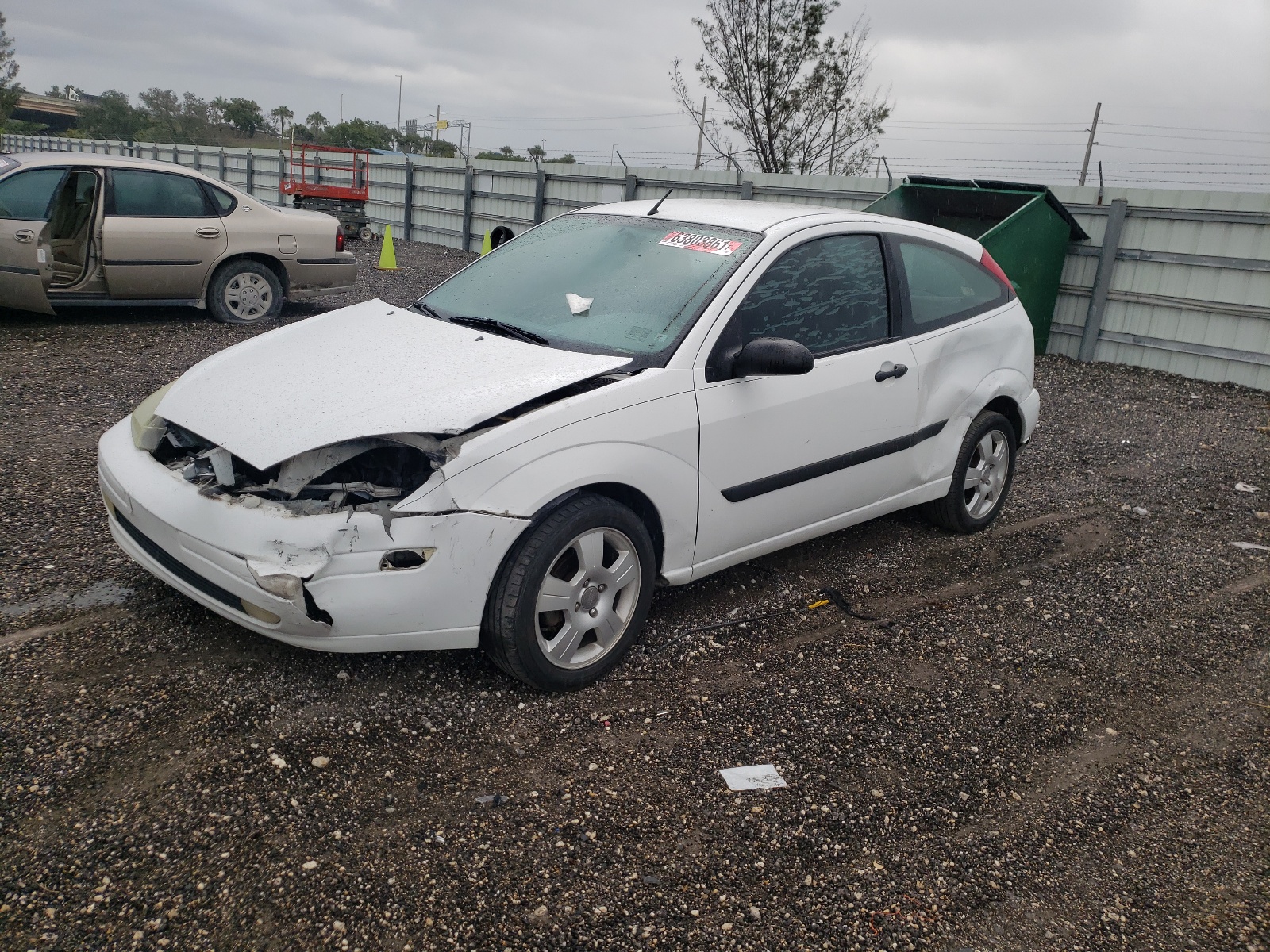 Zdjęcie 2 z aukcji – 2004 FORD FOCUS LX z VIN 3FAFP313X4R117807