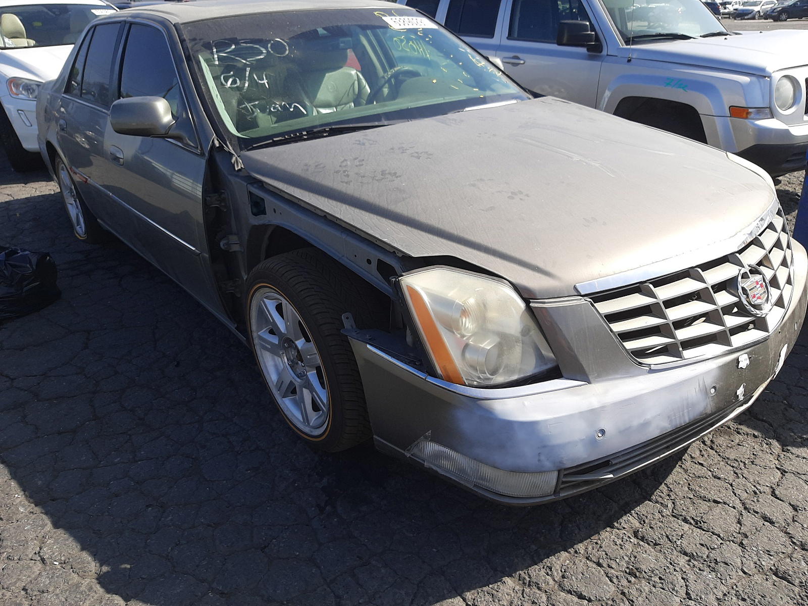 CADILLAC DTS PREMIU 2011 with VIN 1G6KH5E62BU132851 - Photo from auction