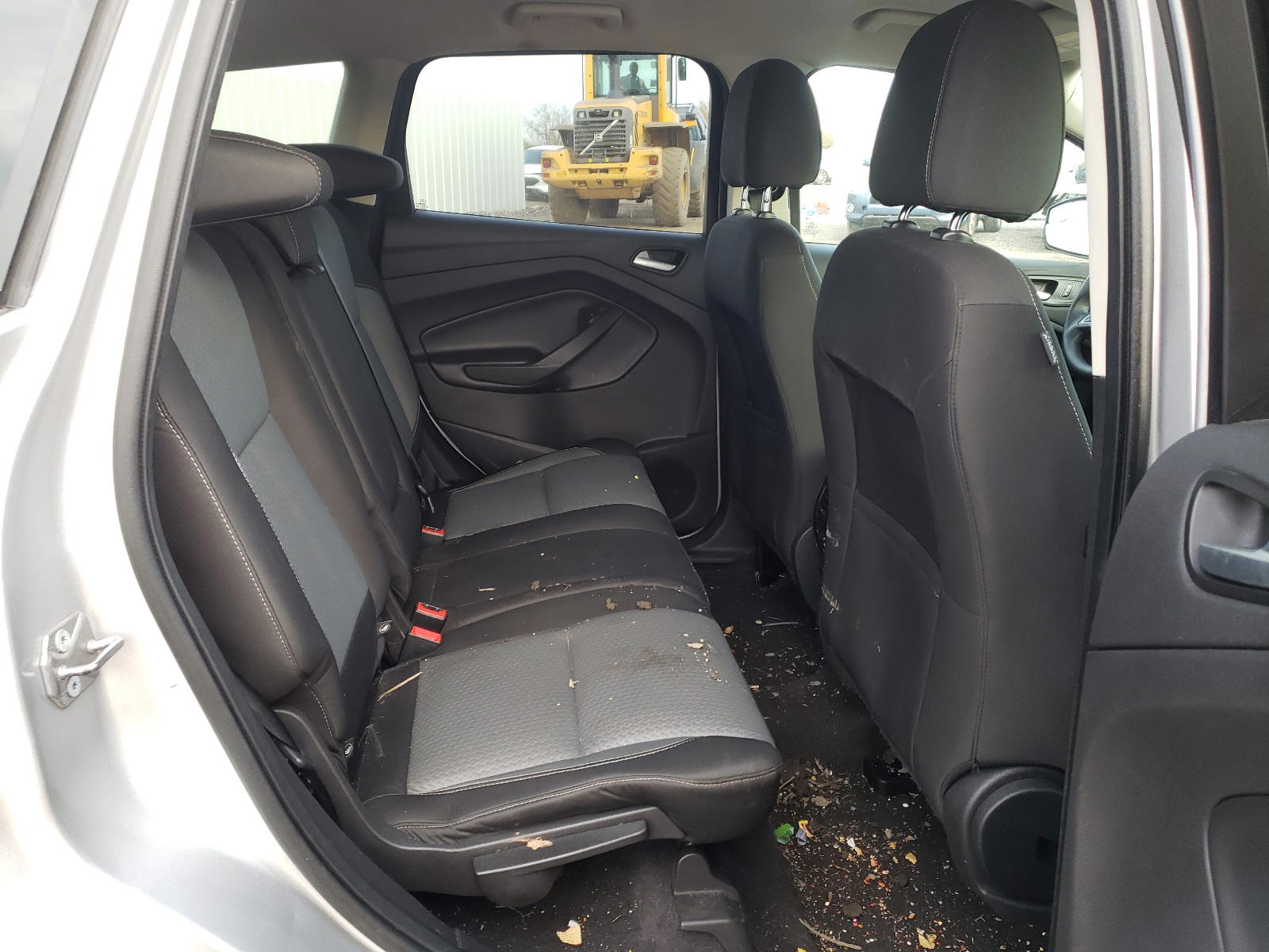 Photo 6 from auction – 2017 FORD ESCAPE SE with VIN 1FMCU9GD4HUB13657