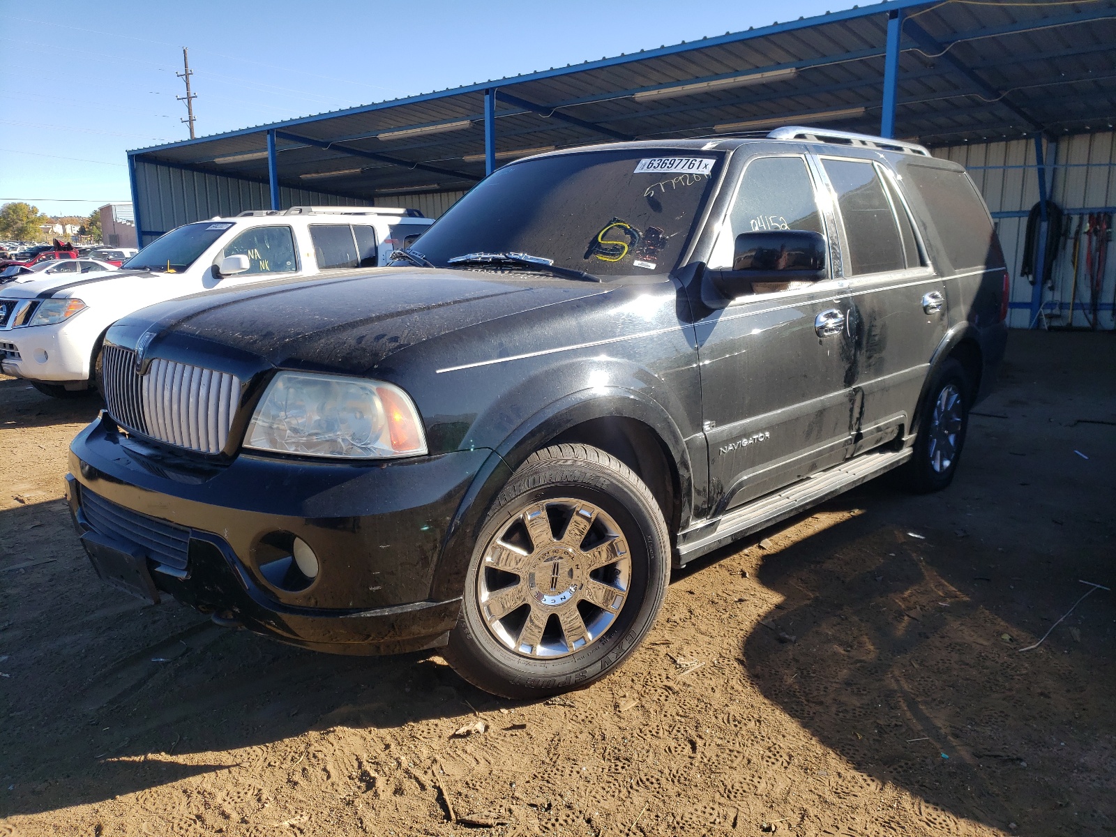 Photo 2 from auction – 2004 LINCOLN NAVIGATOR with VIN 5LMFU27R74LJ16582