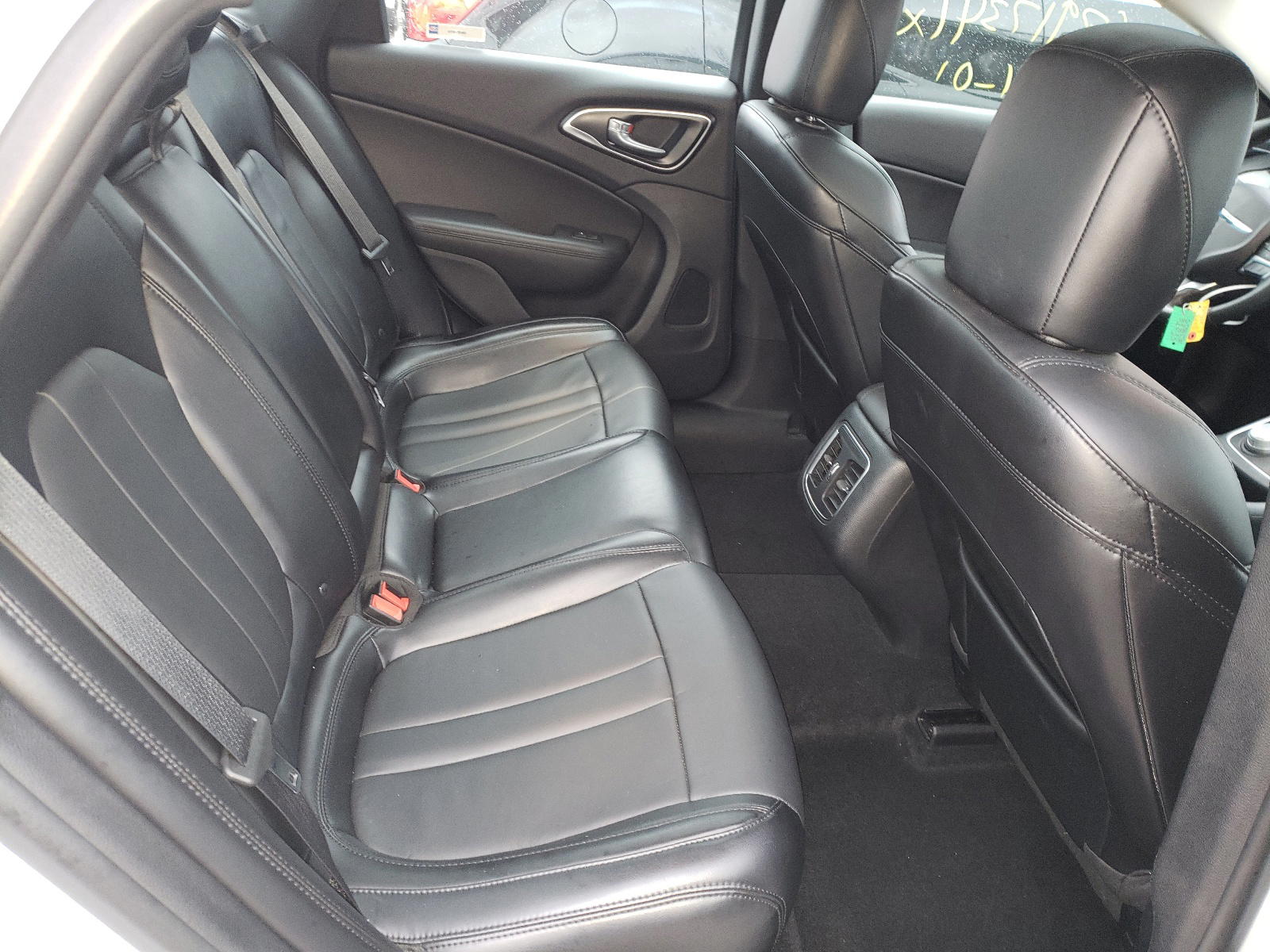 Photo 6 from auction – 2016 CHRYSLER 200 C with VIN 1C3CCCCG5GN146331