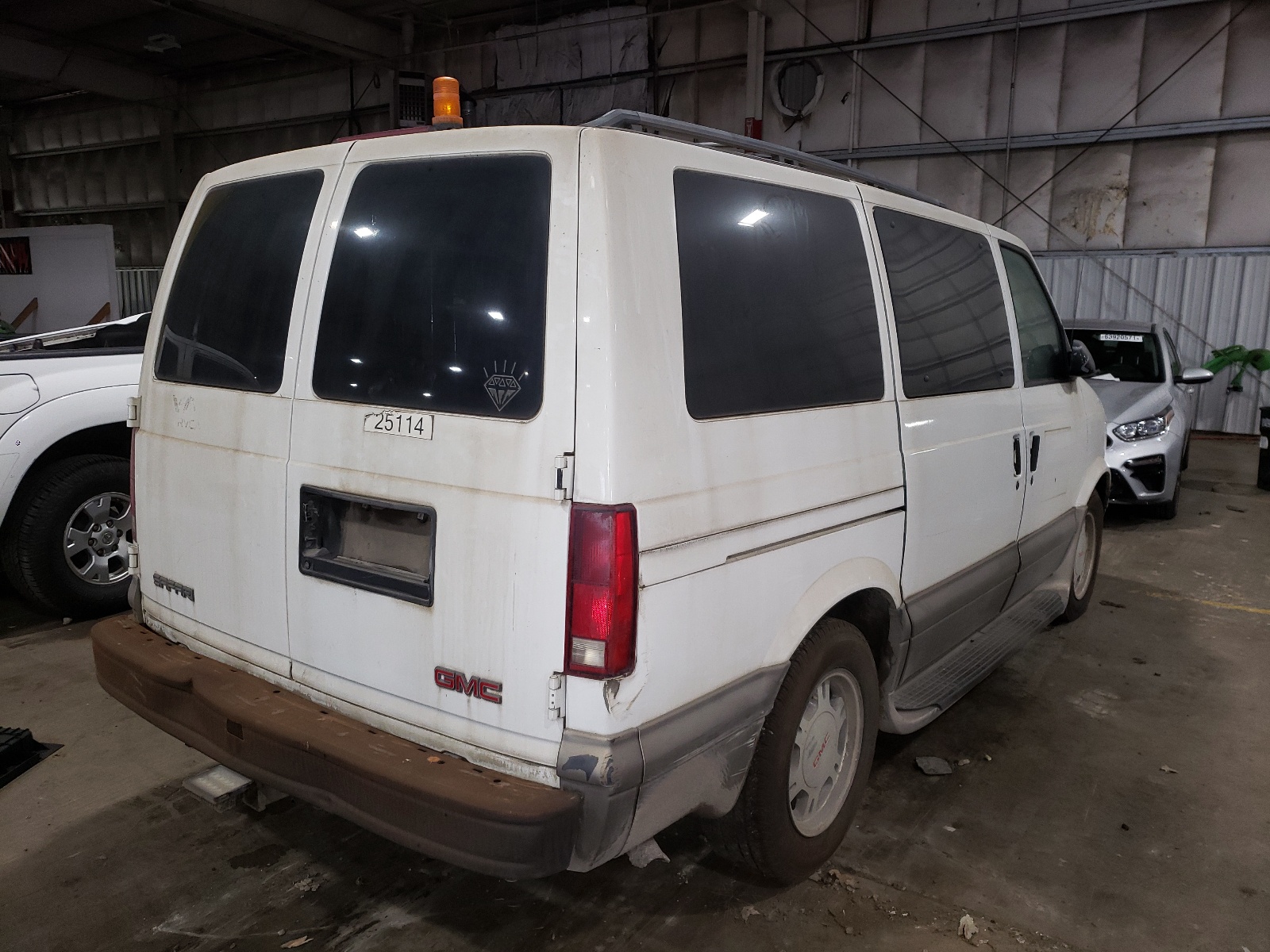 Photo 4 from auction – 2003 GMC SAFARI with VIN 1GKDM19X83B502540