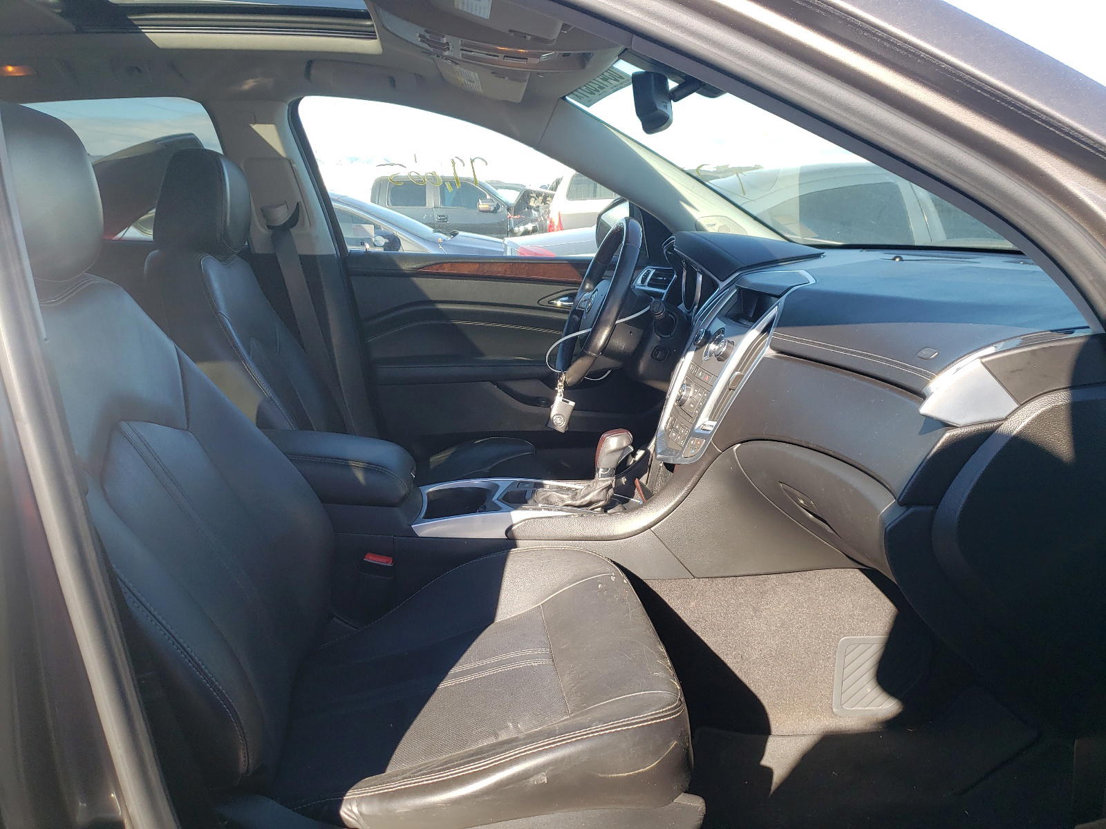 Photo 5 from auction – 2012 CADILLAC SRX LUXURY with VIN 3GYFNDE39CS502907