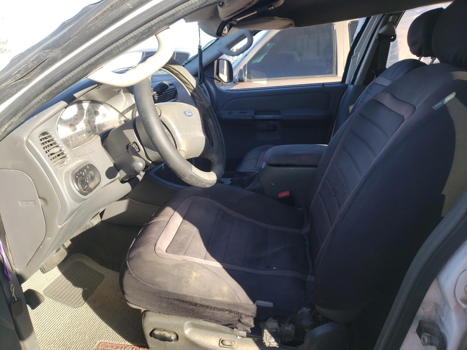 Photo 5 from auction – 2005 FORD EXPLORER S with VIN 1FMZU67K65UB44248