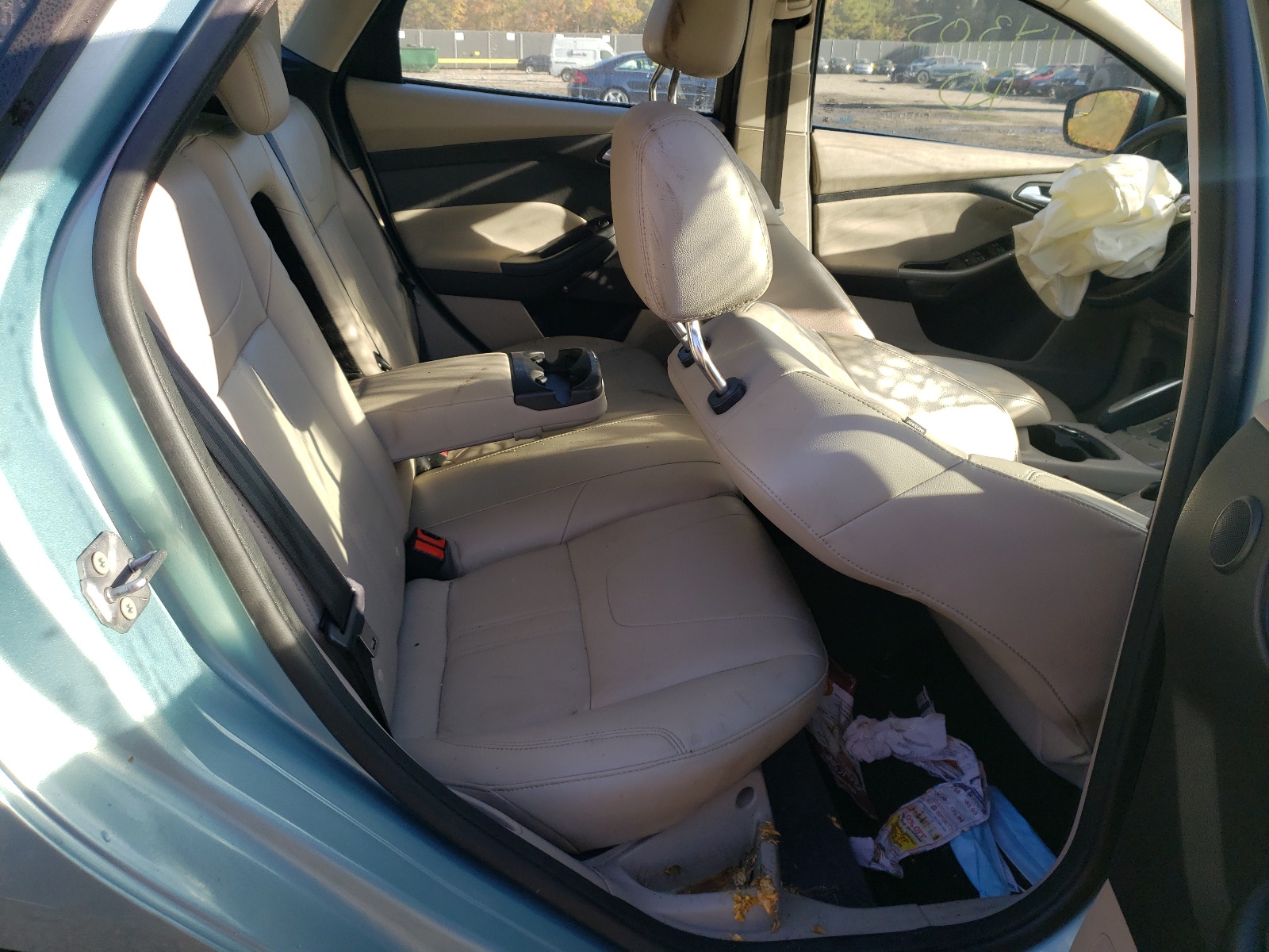 Foto 6 de la subasta – 2012 FORD FOCUS SEL con VIN 1FAHP3M26CL194103