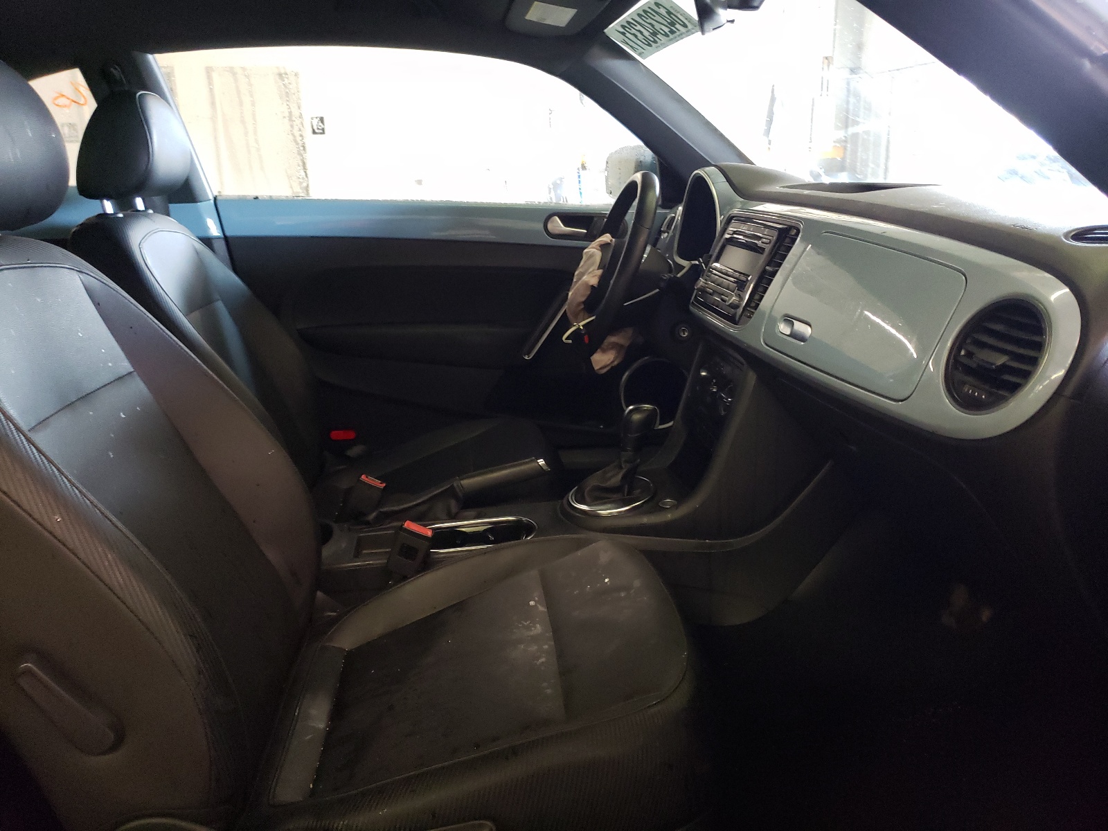 Photo 5 from auction – 2013 VOLKSWAGEN BEETLE with VIN 3VWJX7AT2DM619149