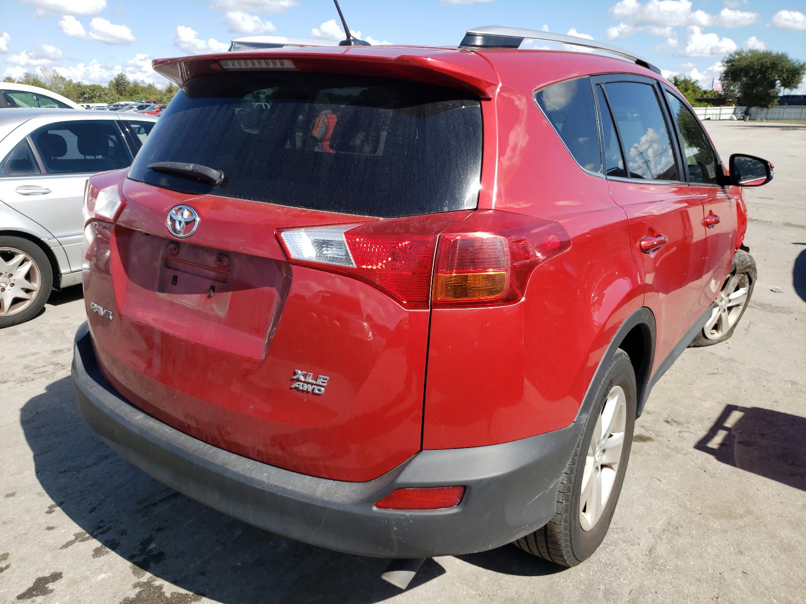 Photo 4 from auction – 2014 TOYOTA RAV4 XLE with VIN JTMRFREV6ED091886