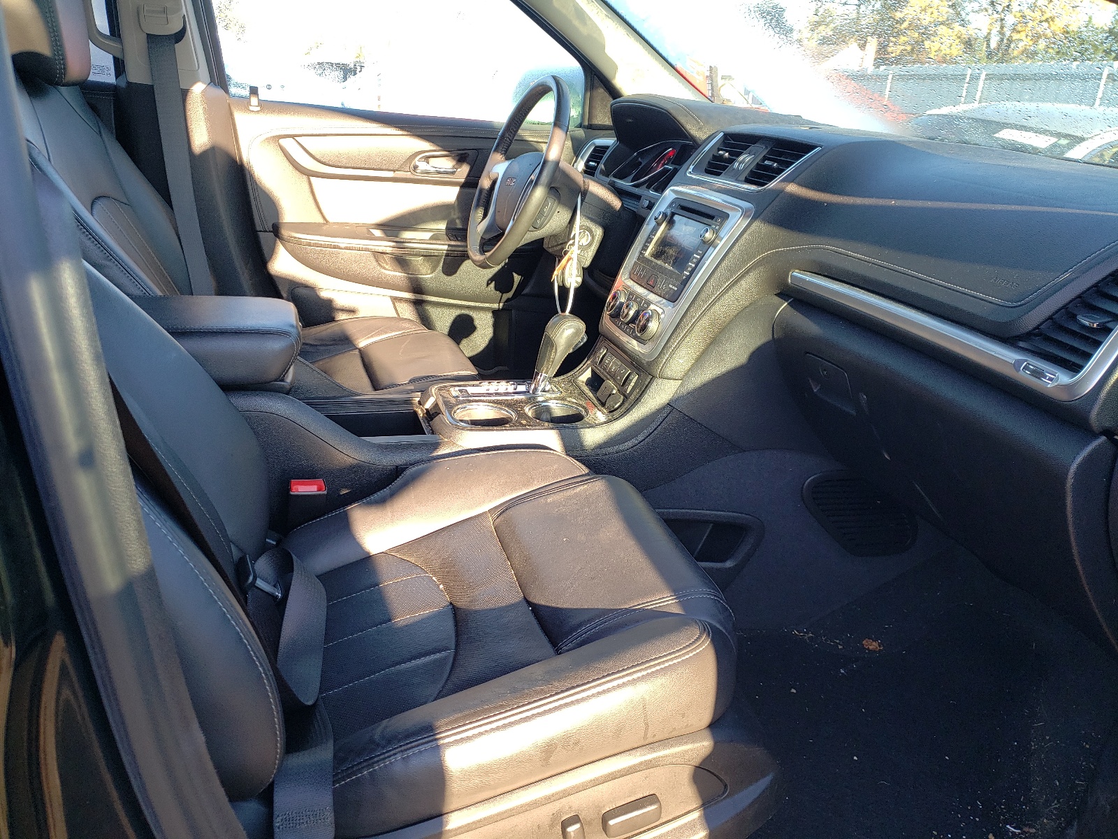 Photo 5 from auction – 2017 GMC ACADIA LIM with VIN 1GKKVSKD8HJ308842