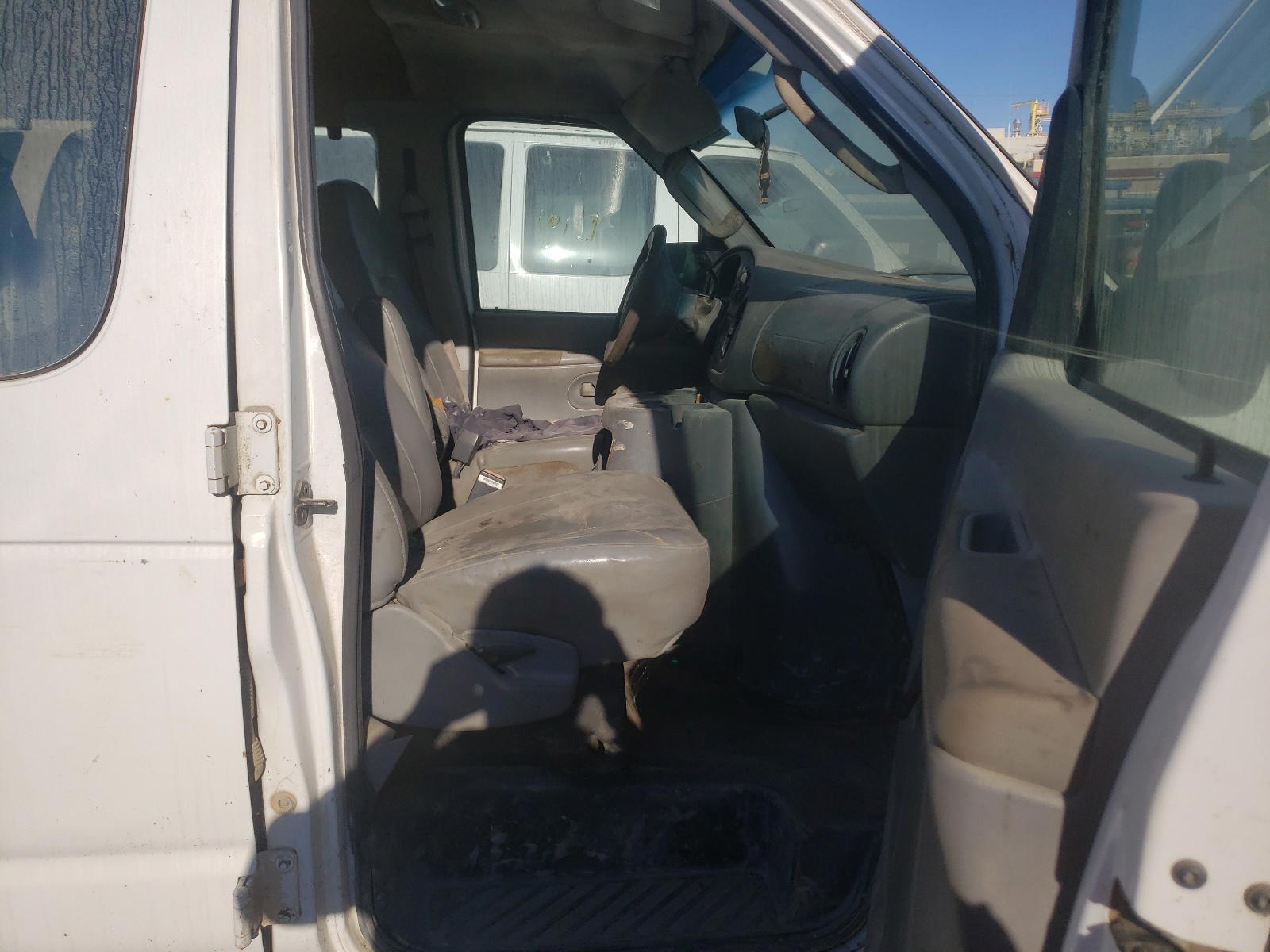Photo 5 from auction – 2006 FORD ECONOLINE with VIN 1FBSS31L86DA76682