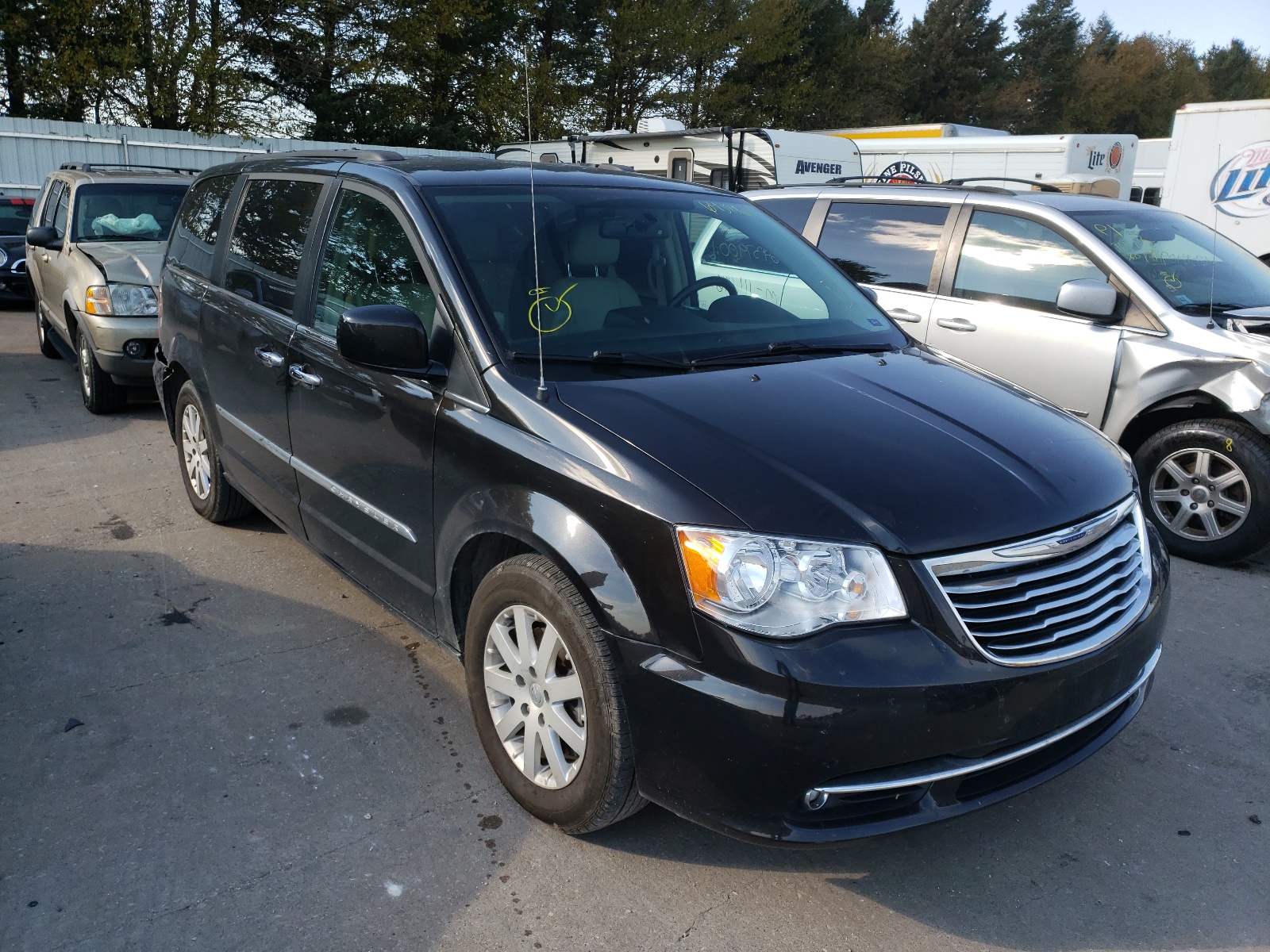 Photo 1 from auction – 2015 CHRYSLER TOWN AND C with VIN 2C4RC1BG3FR665214