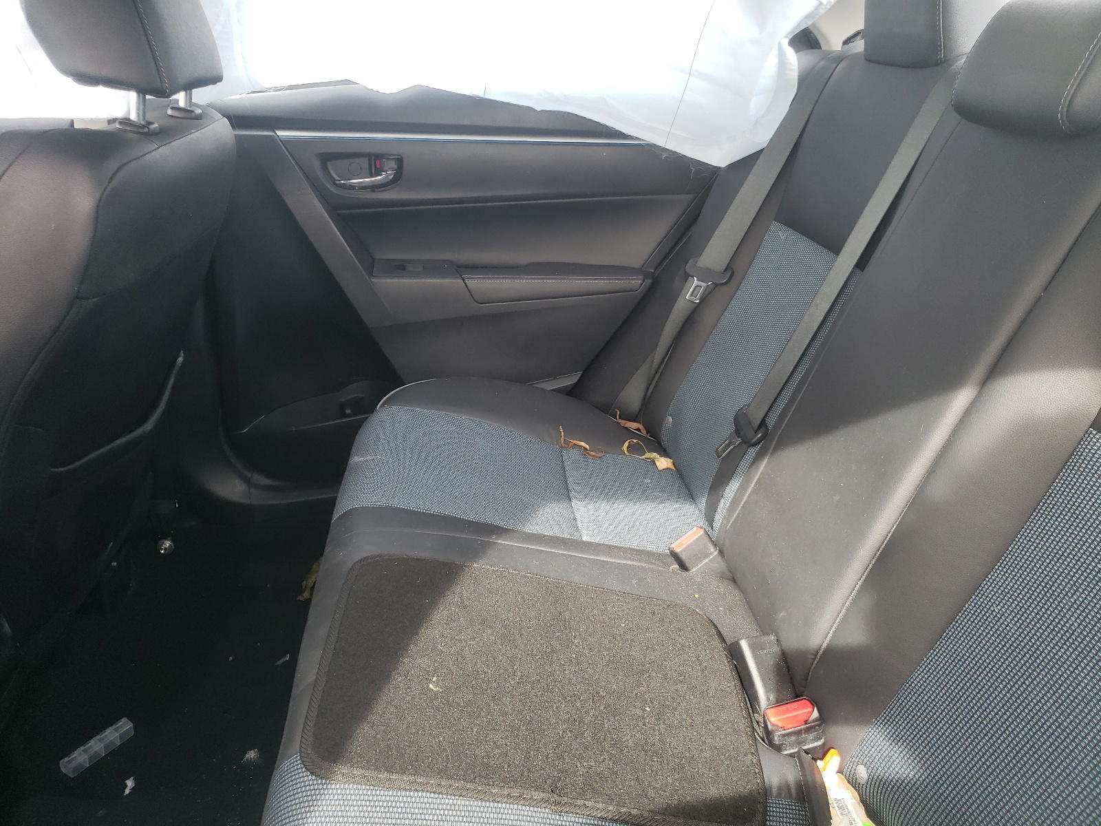 Photo 6 from auction – 2014 TOYOTA COROLLA L with VIN 5YFBURHEXEP075755