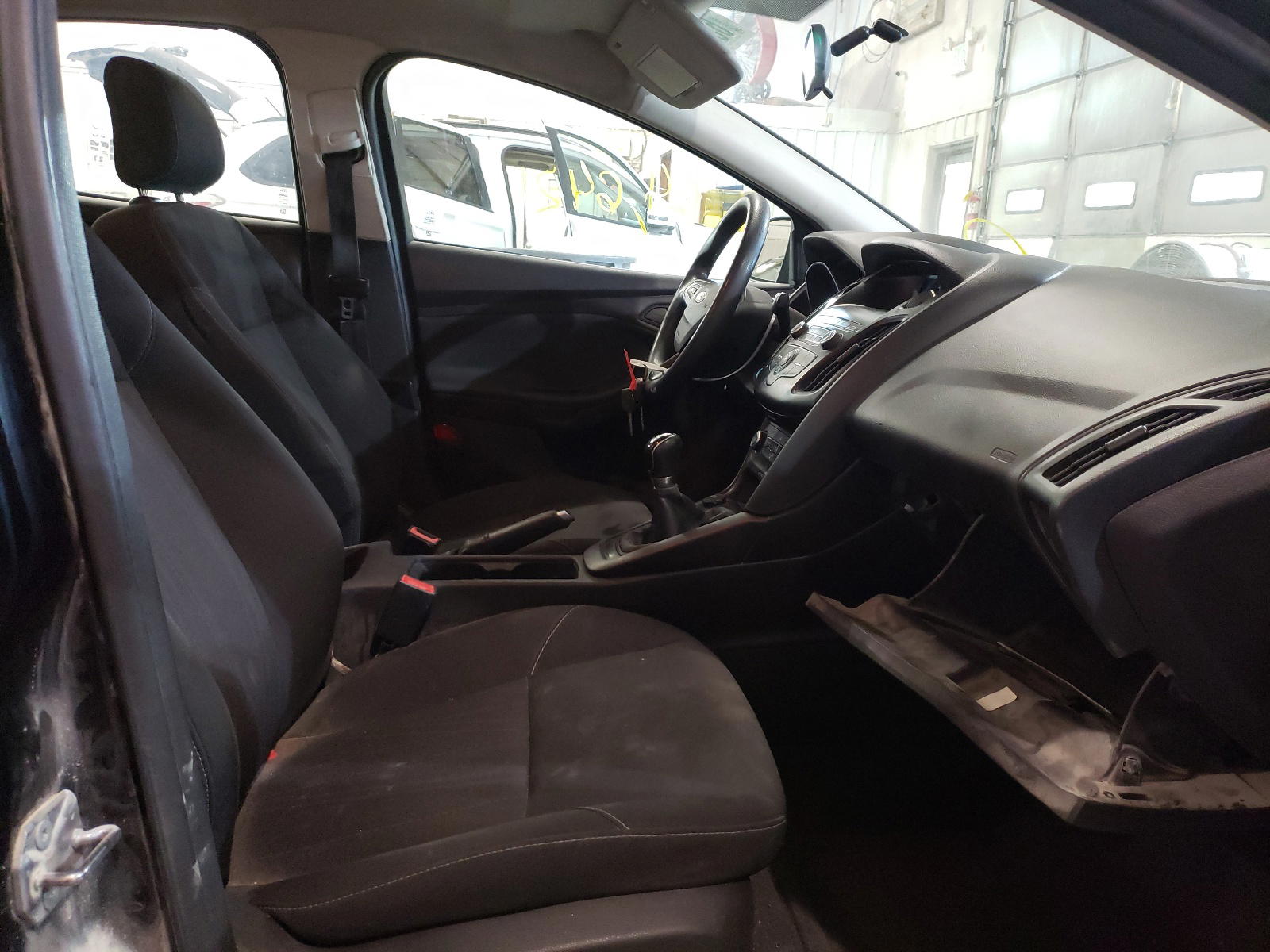 Photo 5 from auction – 2018 FORD FOCUS S with VIN 1FADP3E23JL249357