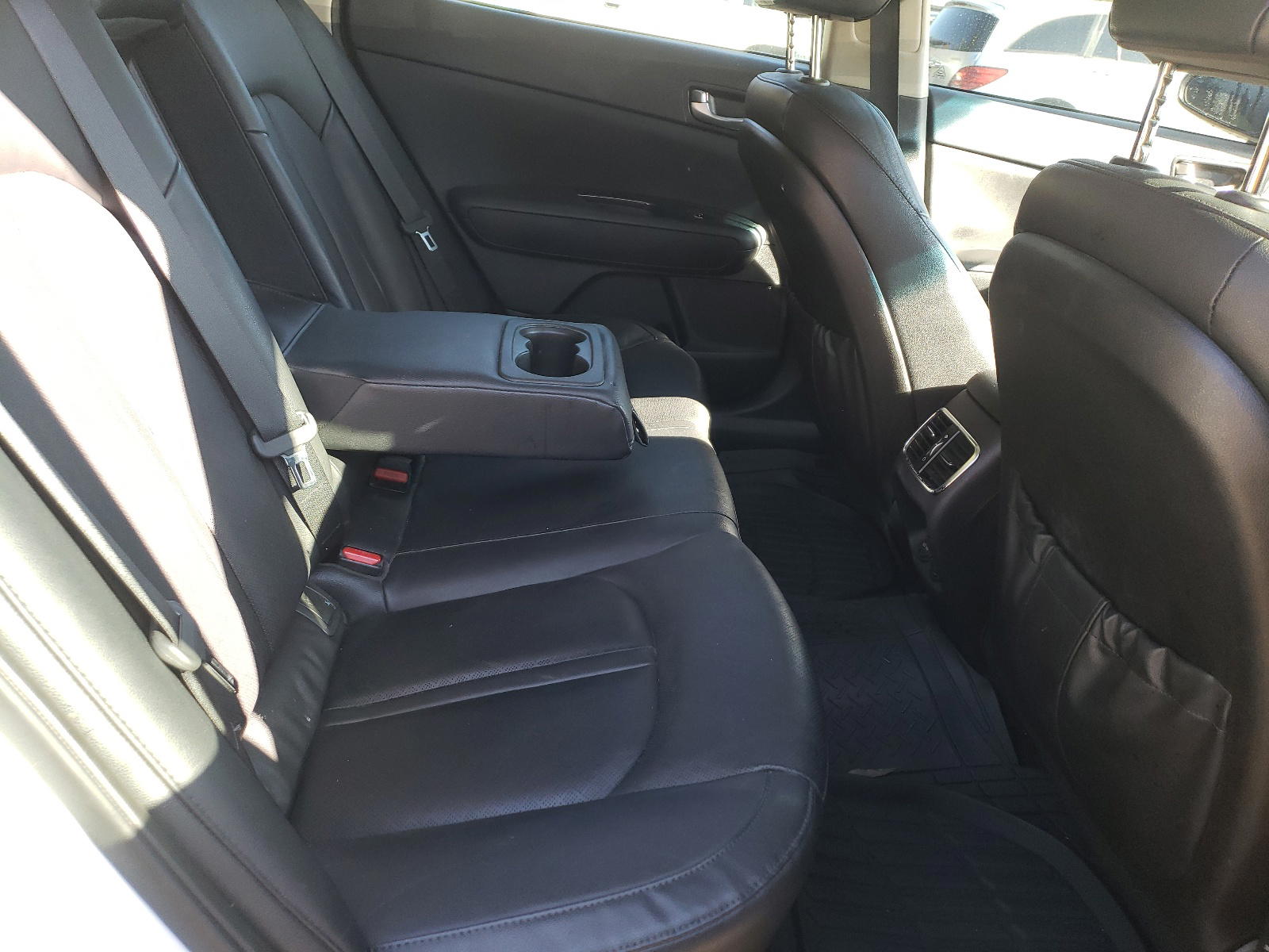 Photo 6 from auction – 2016 KIA OPTIMA EX with VIN 5XXGU4L37GG091972