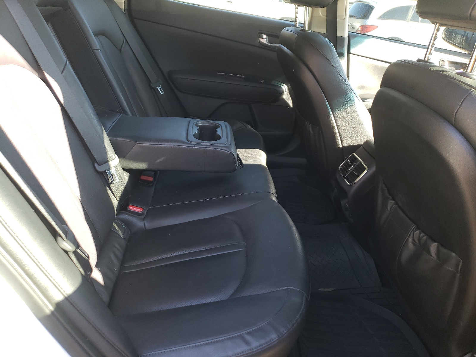 Фото 6 с аукциона – 2016 KIA OPTIMA EX с VIN 5XXGU4L37GG091972