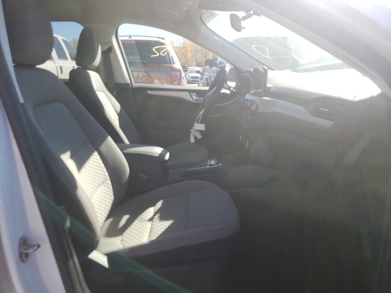 Photo 5 from auction – 2021 FORD ESCAPE SE with VIN 1FMCU9G67MUA33183