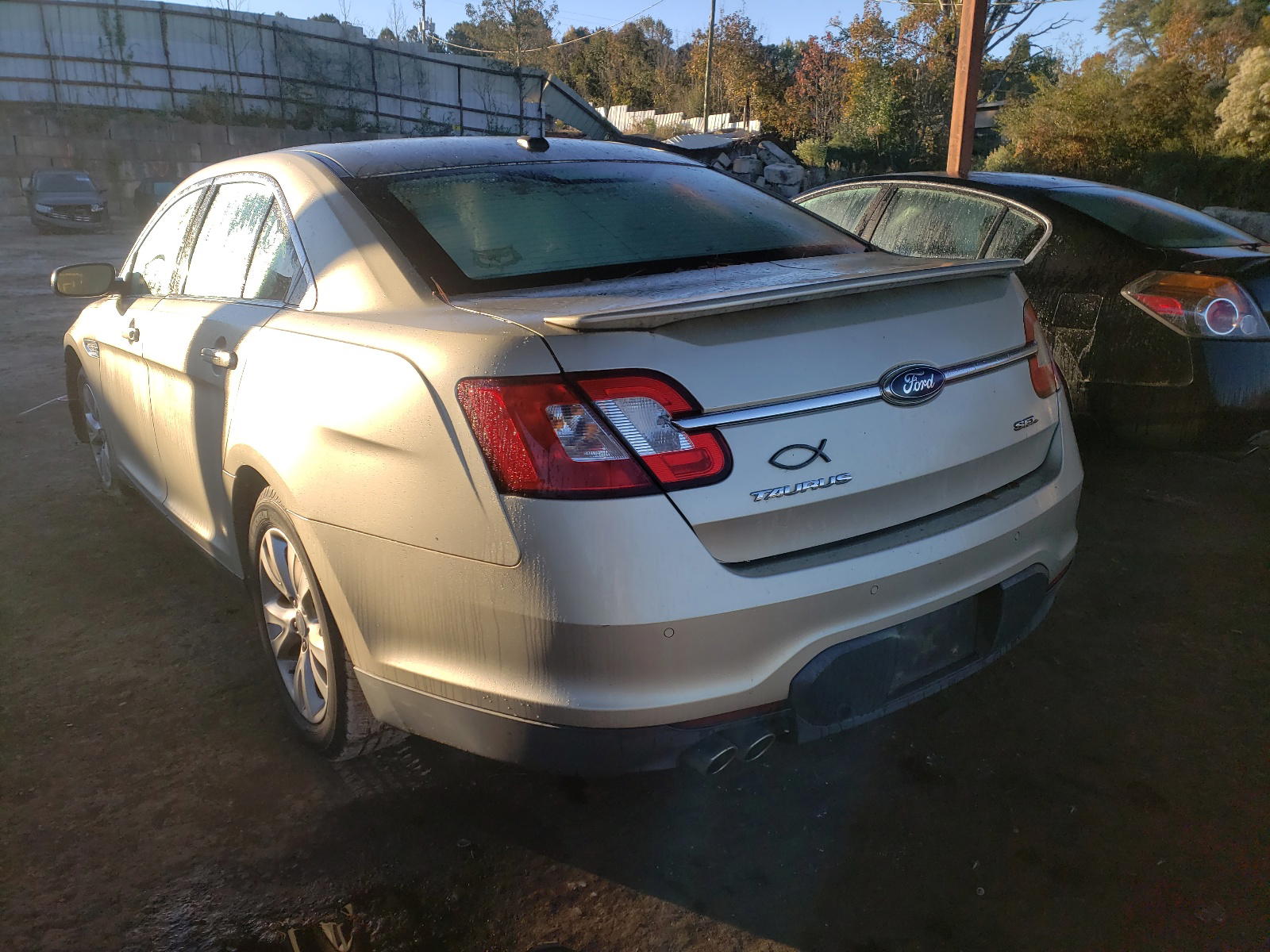 Photo 3 from auction – 2011 FORD TAURUS SEL with VIN 1FAHP2EW5BG119198