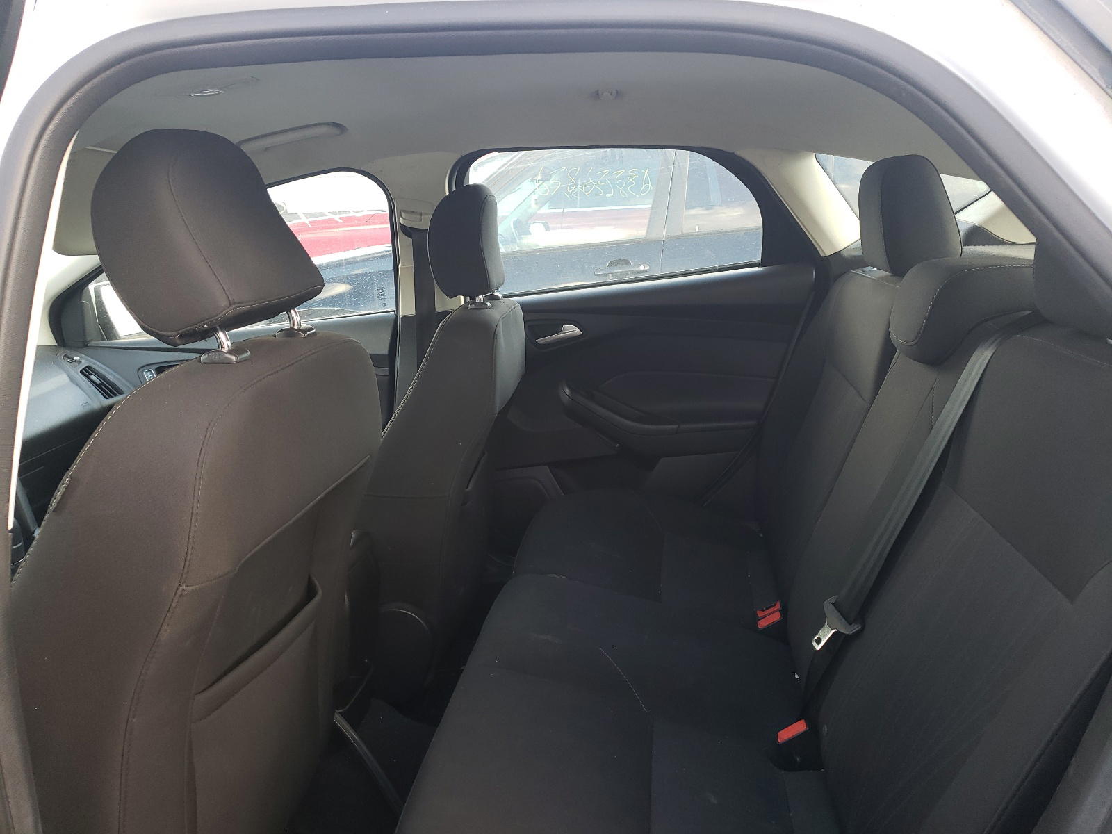 Photo 6 from auction – 2017 FORD FOCUS SE with VIN 1FADP3K20HL261206