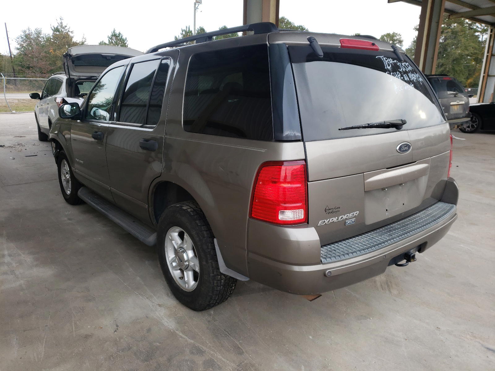 Photo 3 from auction – 2004 FORD EXPLORER X with VIN 1FMZU63K04ZB02410
