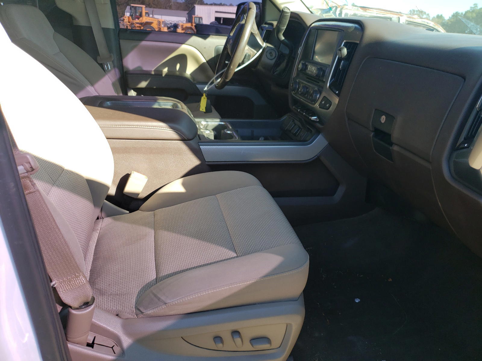 Photo 5 from auction – 2015 CHEVROLET SILVERADO with VIN 3GCUKREC0FG417612