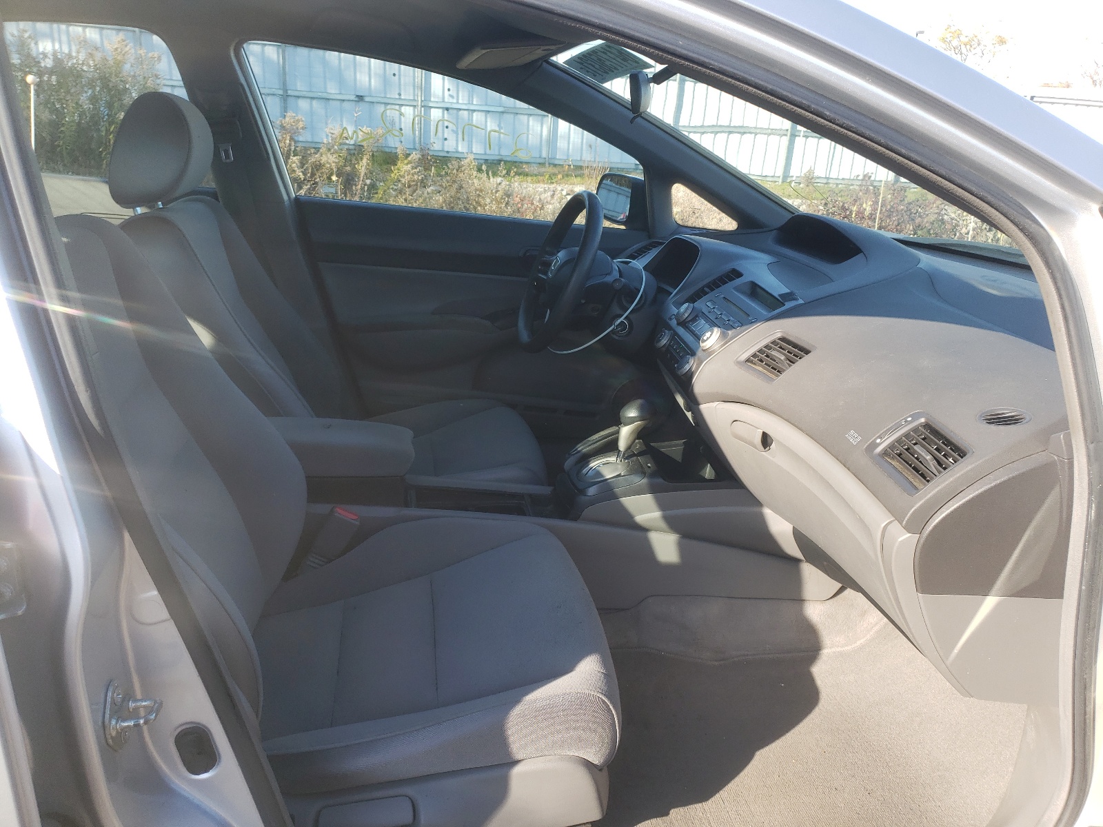 Photo 5 from auction – 2007 HONDA CIVIC DX with VIN 2HGFA16377H006156