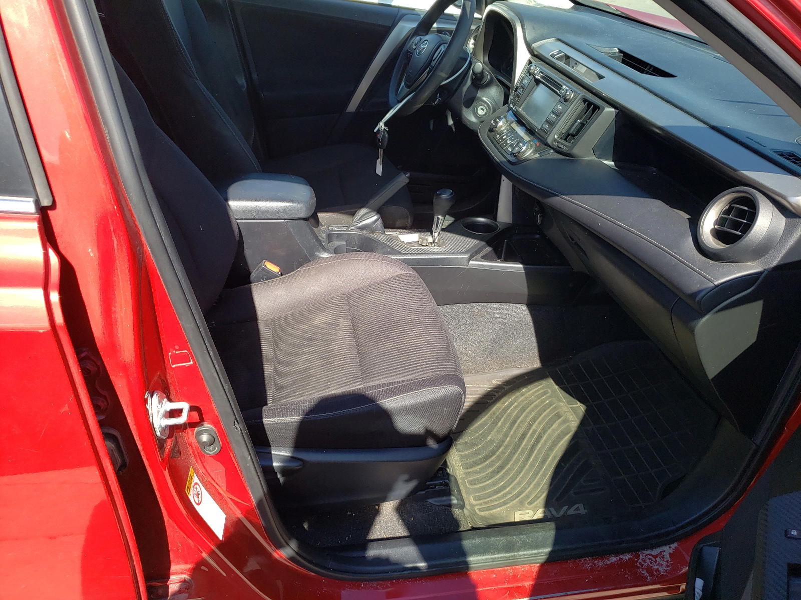 Photo 5 from auction – 2014 TOYOTA RAV4 XLE with VIN JTMRFREV6ED091886