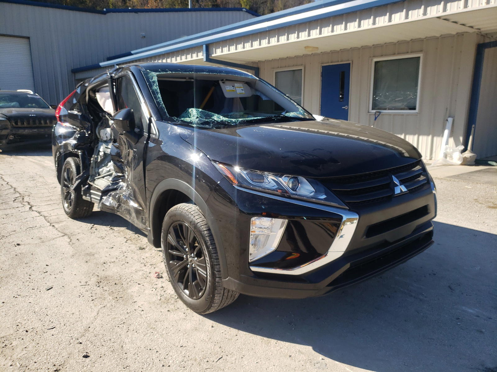 MITSUBISHI ECLIPSE CR 2018 with VIN JA4AT4AA4JZ050255 - Photo from auction