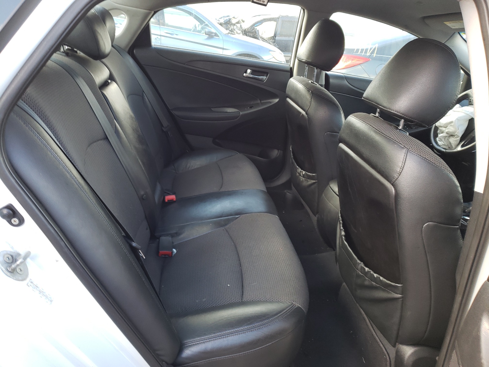 Photo 6 from auction – 2011 HYUNDAI SONATA SE with VIN 5NPEC4AC1BH159418