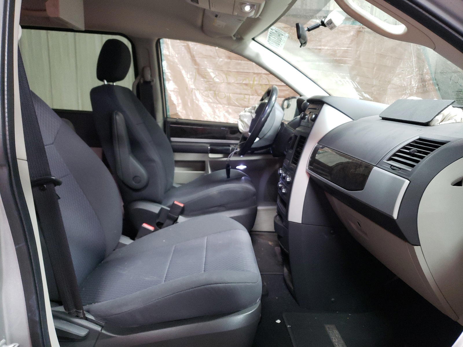 Photo 5 from auction – 2010 DODGE GRAND CARA with VIN 2D4RN5D19AR225150