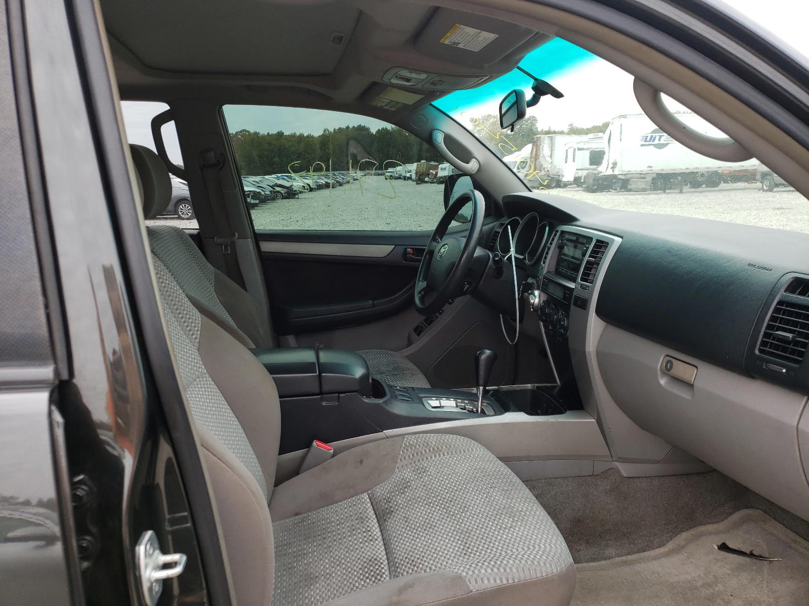 Photo 5 from auction – 2007 TOYOTA 4RUNNER SR with VIN JTEBU14R970117996