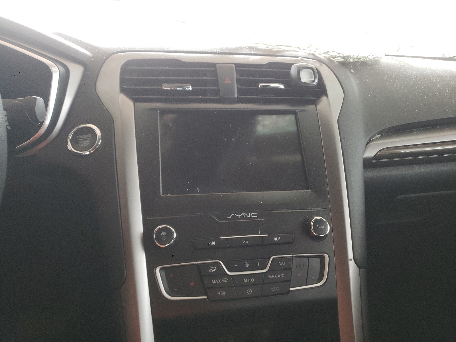 Photo 9 from auction – 2020 FORD FUSION SEL with VIN 3FA6P0CD3LR177897