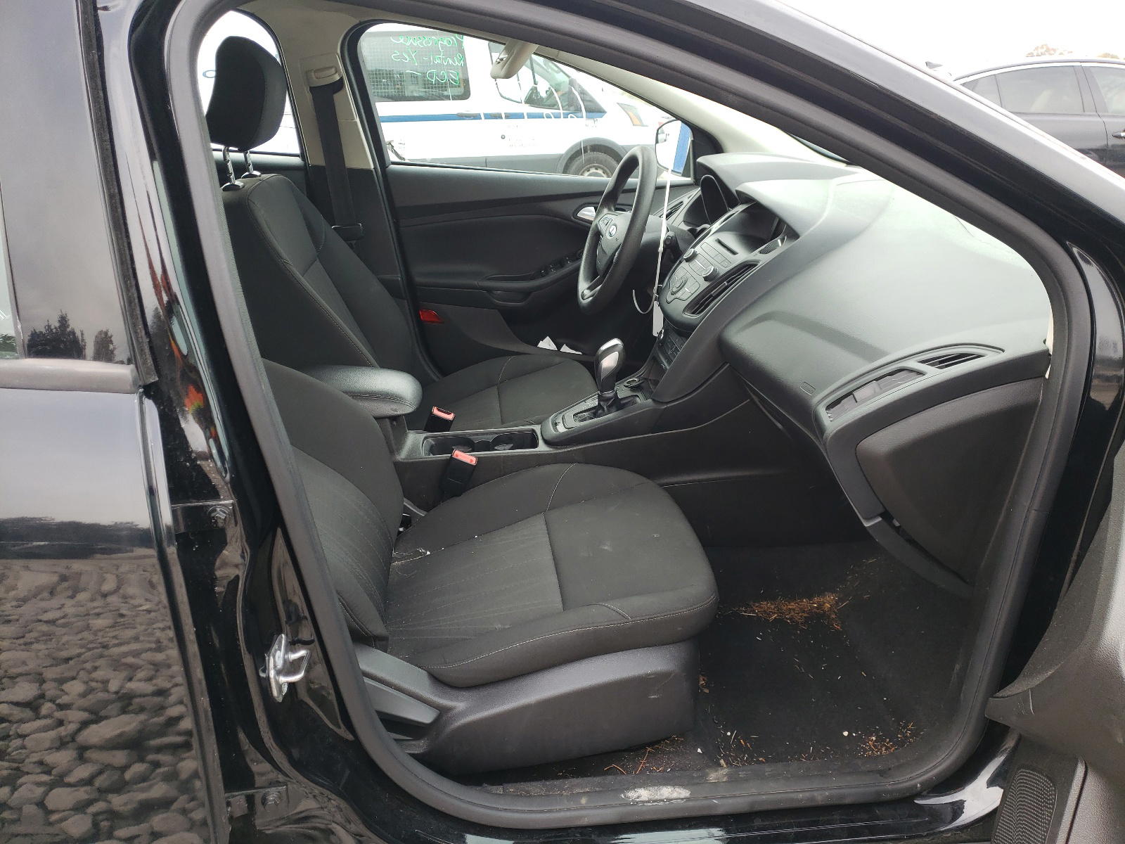 Photo 5 from auction – 2016 FORD FOCUS SE with VIN 1FADP3K2XGL223660