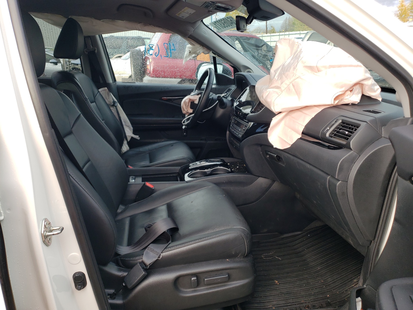Photo 5 from auction – 2019 HONDA PILOT TOUR with VIN 5FNYF6H62KB062226