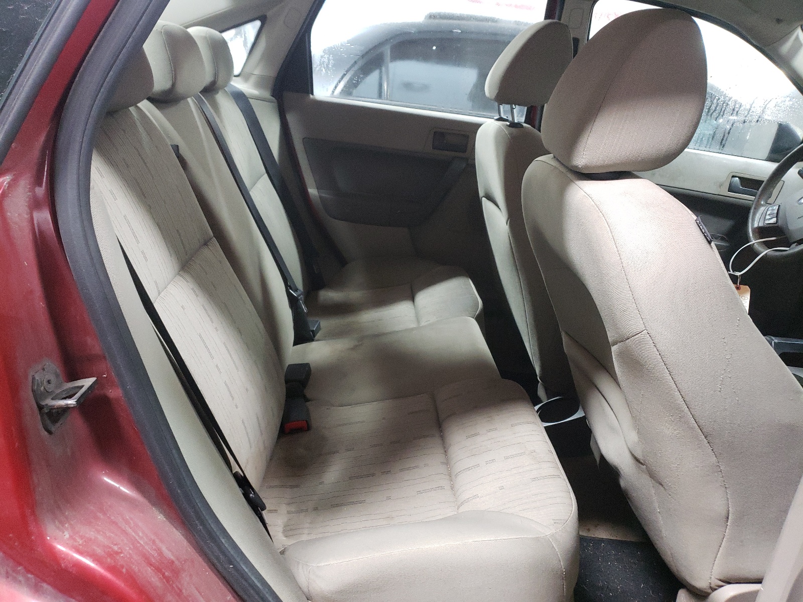 Zdjęcie 6 z aukcji – 2011 FORD FOCUS SE z VIN 1FAHP3FN8BW141553