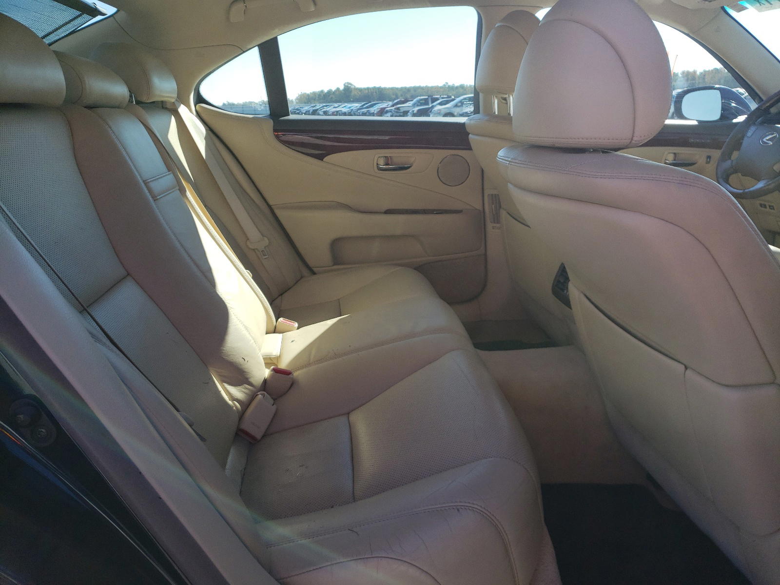 Photo 6 from auction – 2010 LEXUS LS 460 with VIN JTHCL5EF3A5005260