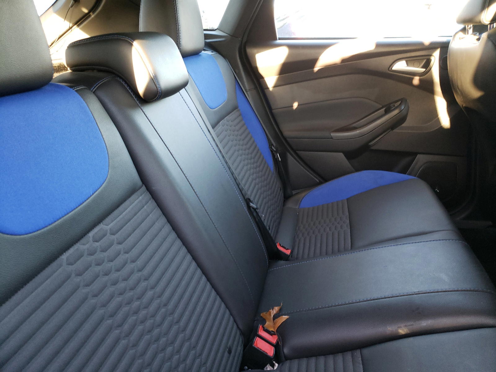 Photo 6 from auction – 2013 FORD FOCUS with VIN 1FADP3L90DL258215