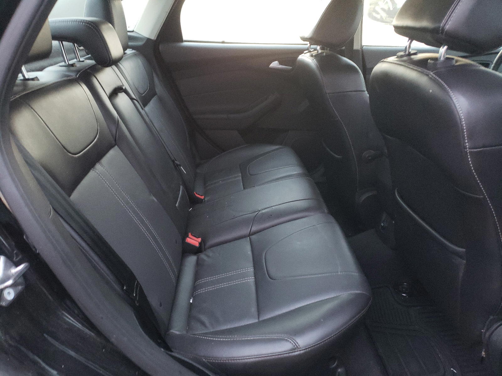 Photo 6 from auction – 2014 FORD FOCUS SE with VIN 1FADP3F28EL450479