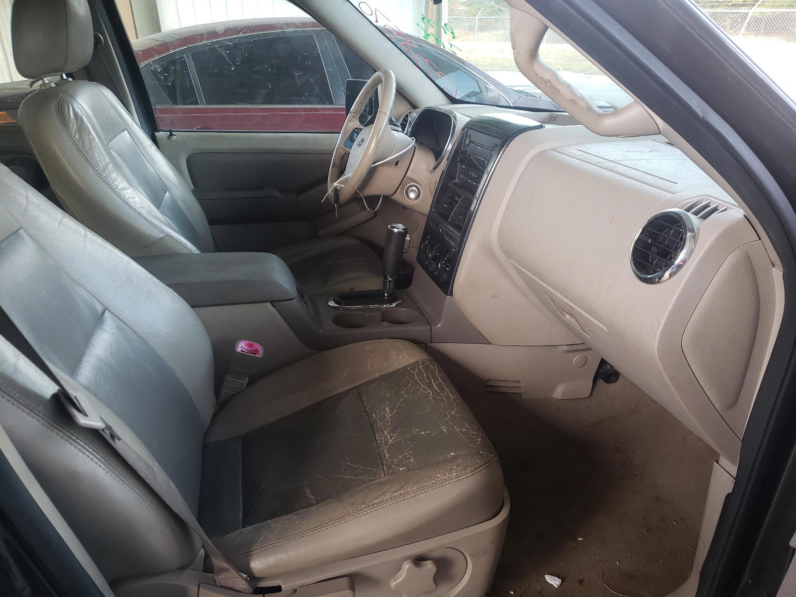 Photo 5 from auction – 2007 FORD EXPLORER X with VIN 1FMEU63EX7UB00528