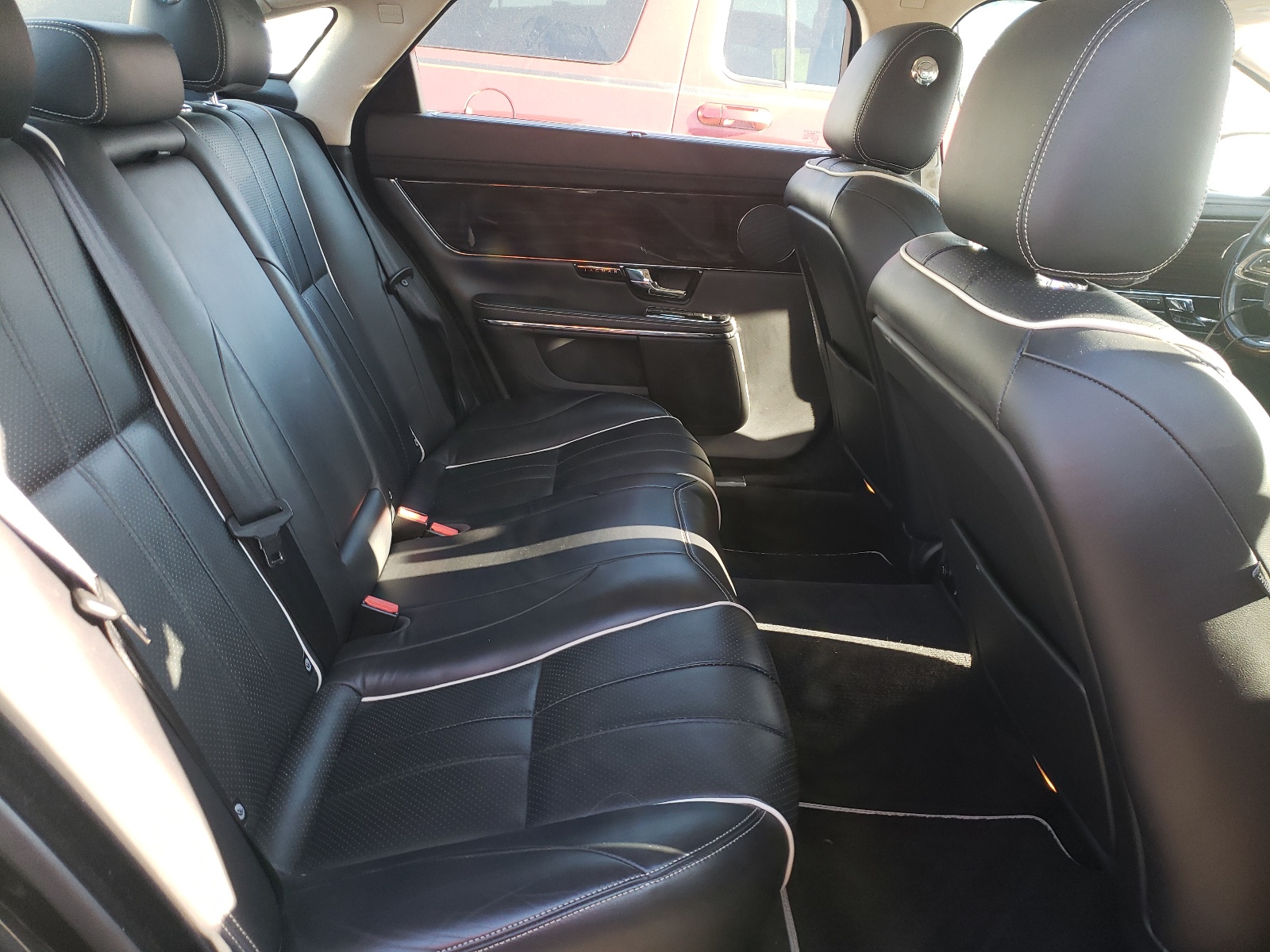Photo 6 from auction – 2012 JAGUAR XJL with VIN SAJWA2GB0CLV34596