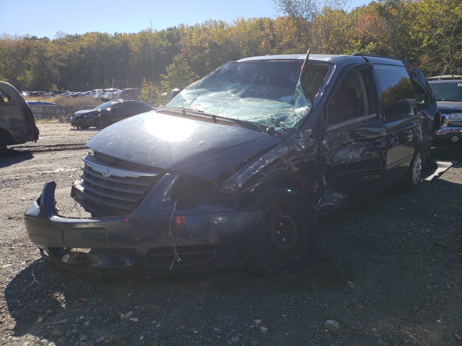 Photo 2 from auction – 2007 CHRYSLER TOWN & COU with VIN 2A4GP44R07R189916