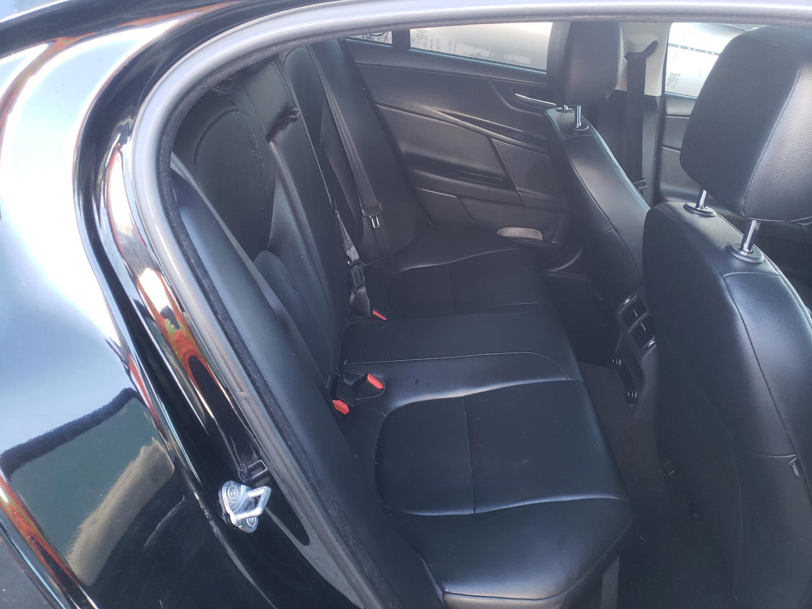 Photo 6 from auction – 2018 JAGUAR XE with VIN SAJAR4FX9JCP37110