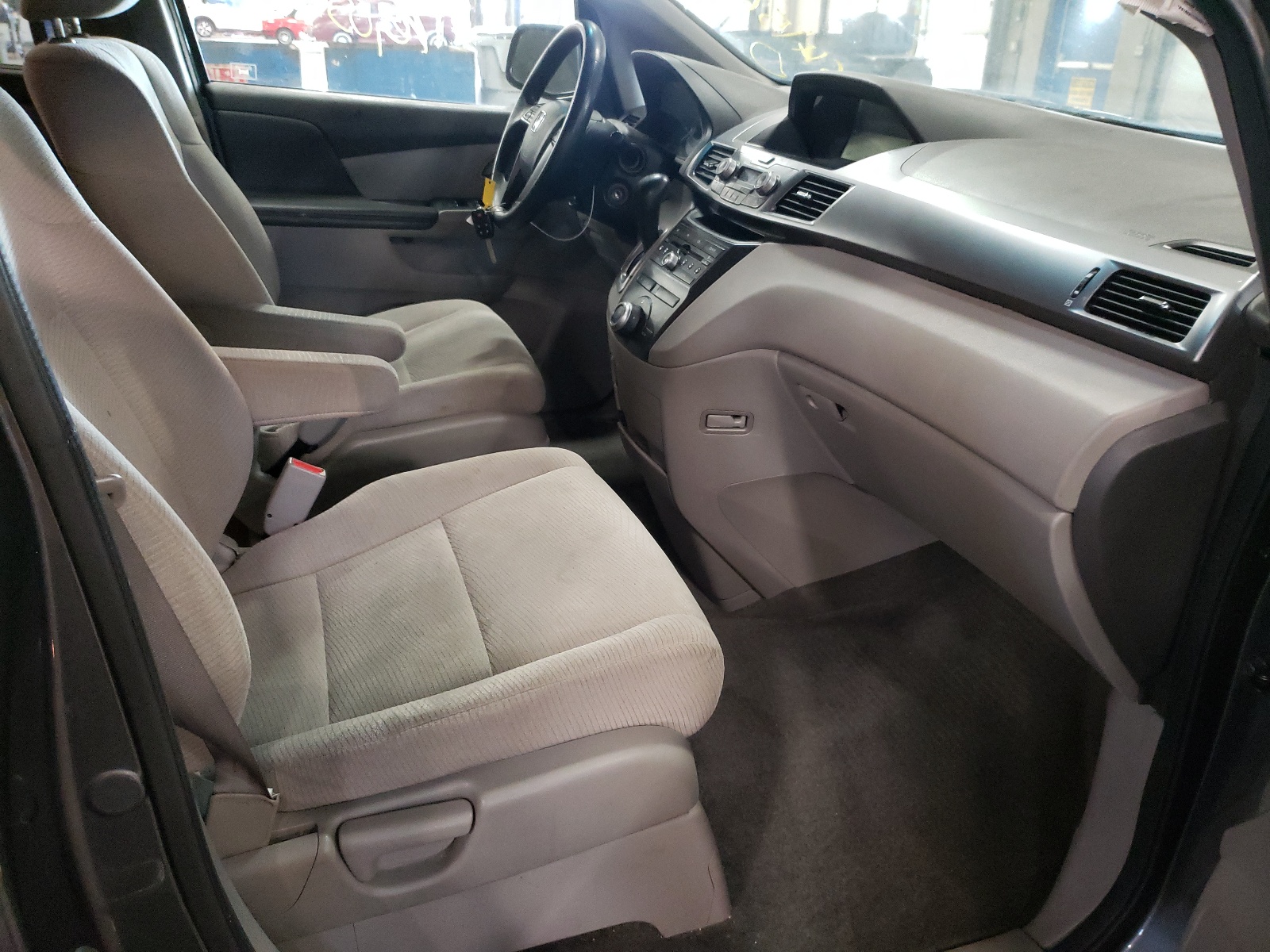 Photo 5 from auction – 2011 HONDA ODYSSEY EX with VIN 5FNRL5H43BB044078