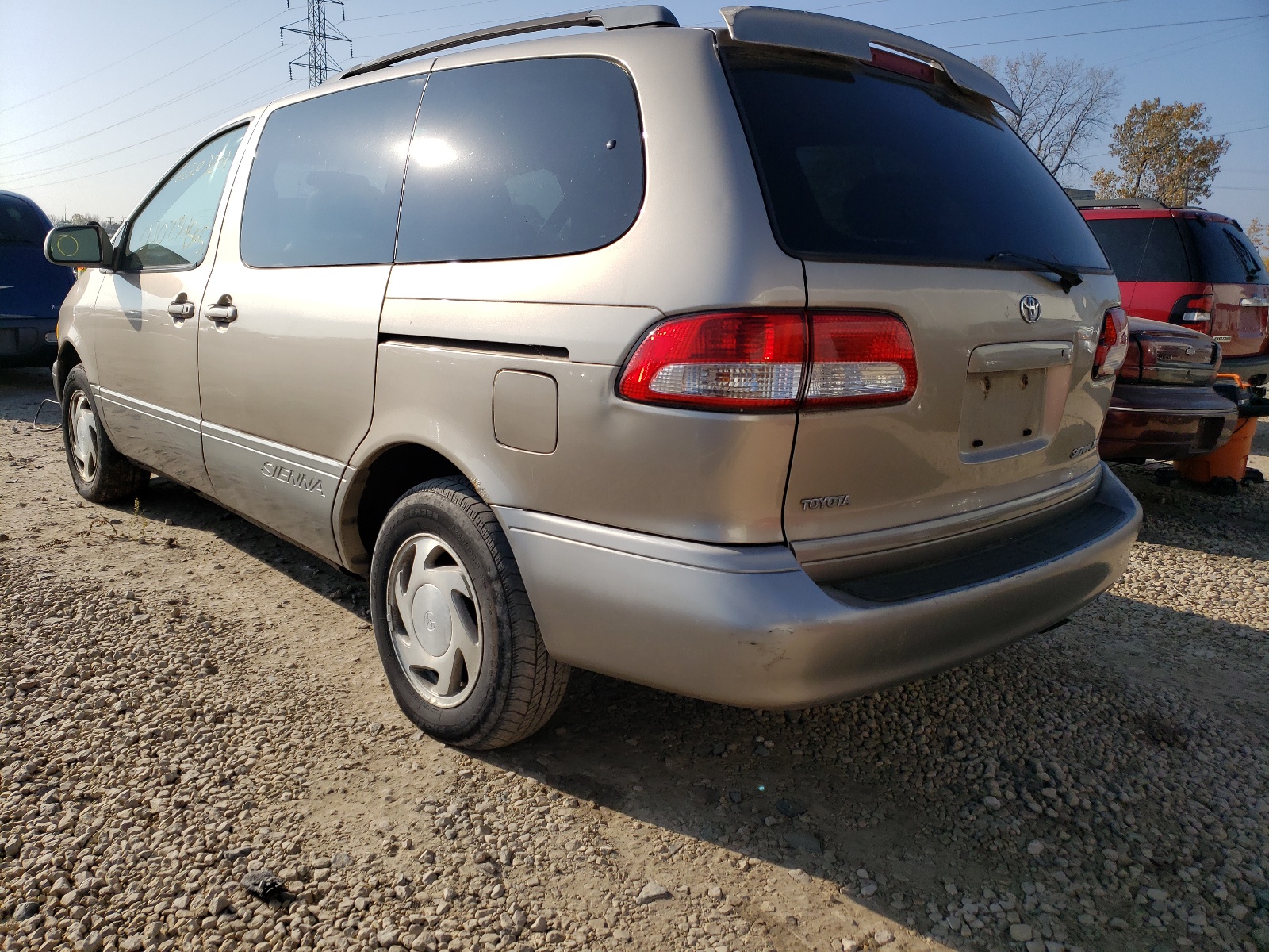 Photo 3 from auction – 2002 TOYOTA SIENNA LE with VIN 4T3ZF13C52U417033
