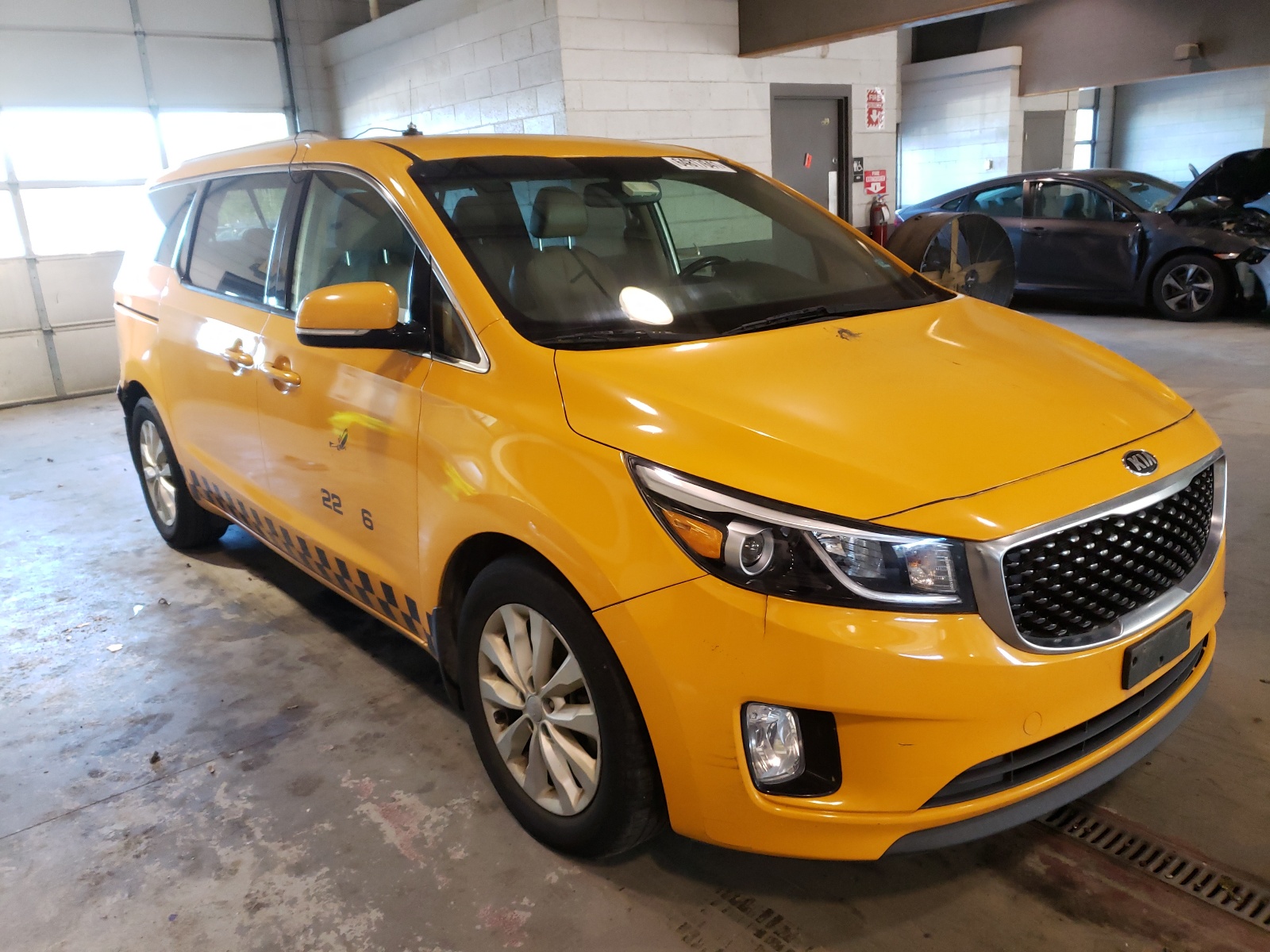 KIA SEDONA EX 2016 with VIN KNDMC5C16G6159221 - Photo from auction