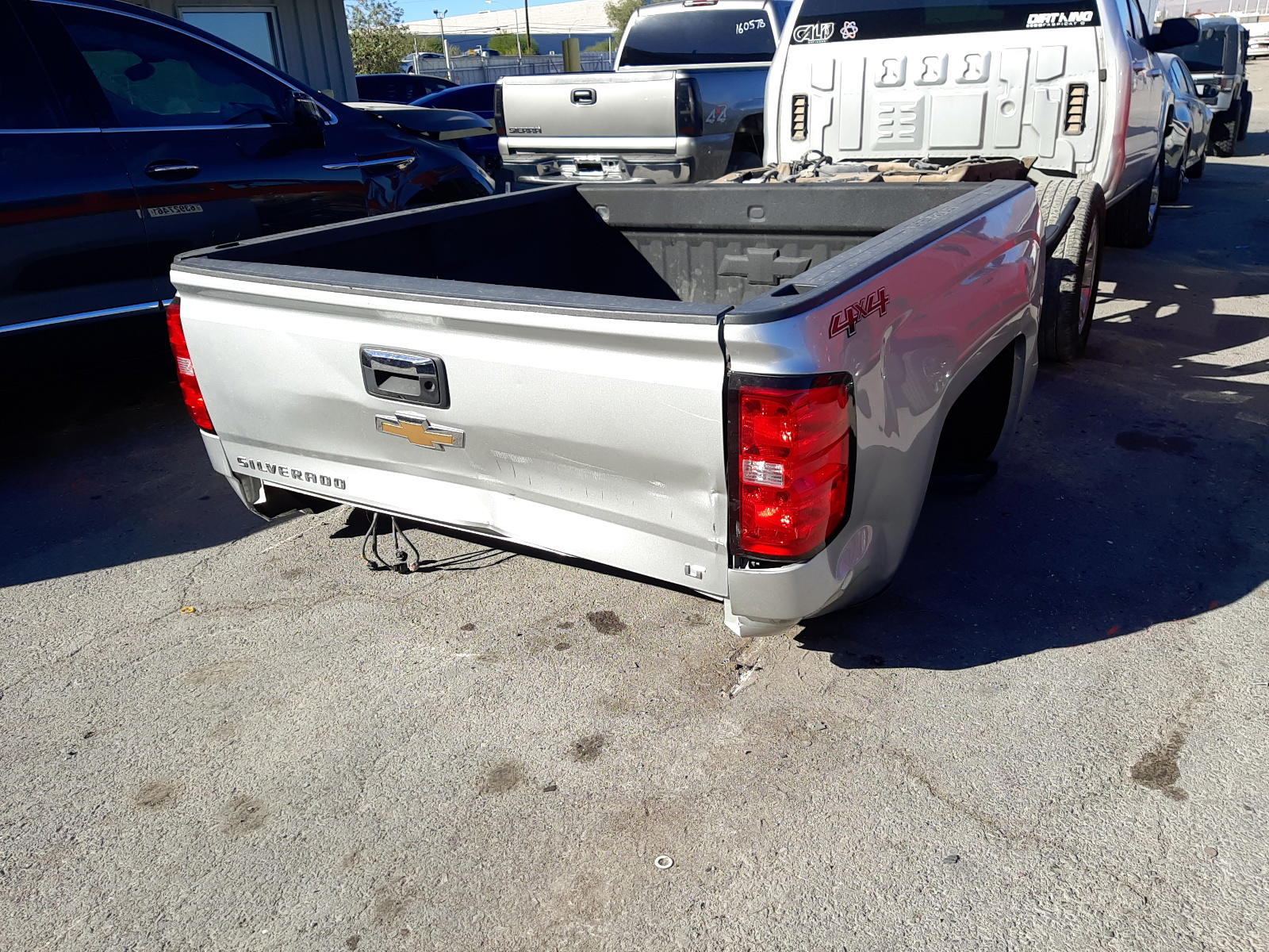 Photo 9 from auction – 2018 CHEVROLET SILVERADO with VIN 3GCUKREC9JG464002